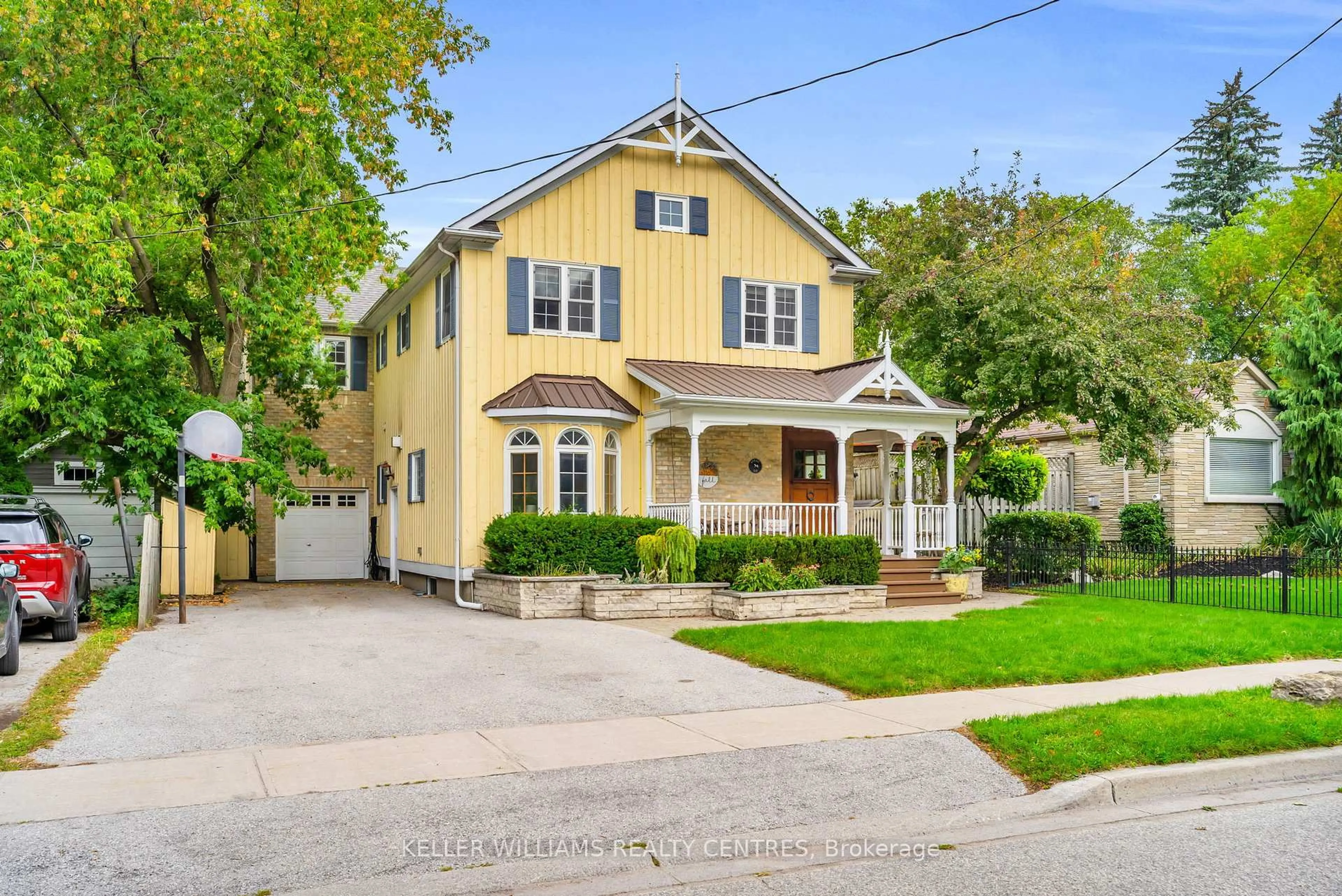 Home with vinyl exterior material, street for 80 Connaught Ave, Aurora Ontario L4G 1C7