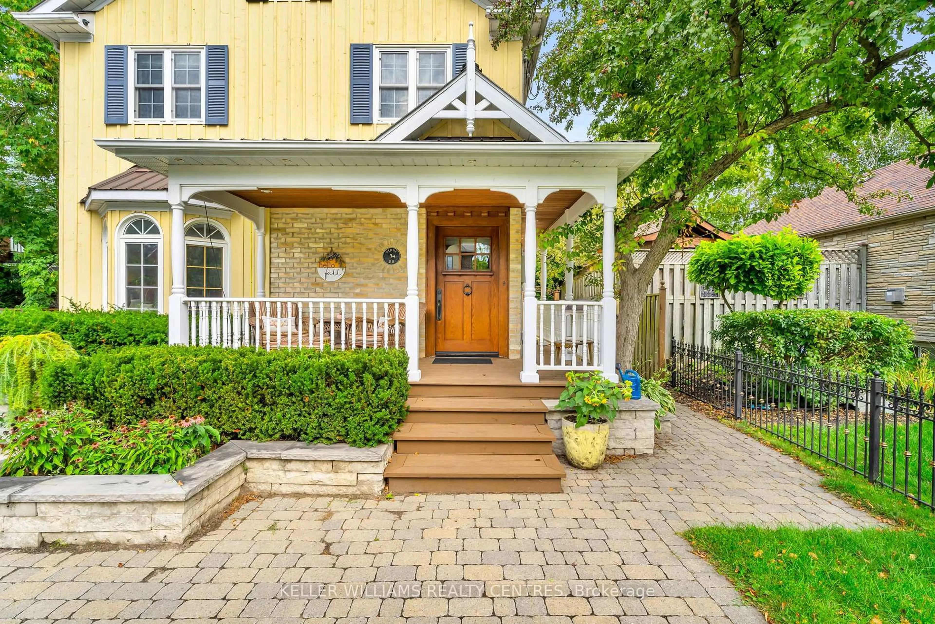 Home with brick exterior material, street for 80 Connaught Ave, Aurora Ontario L4G 1C7