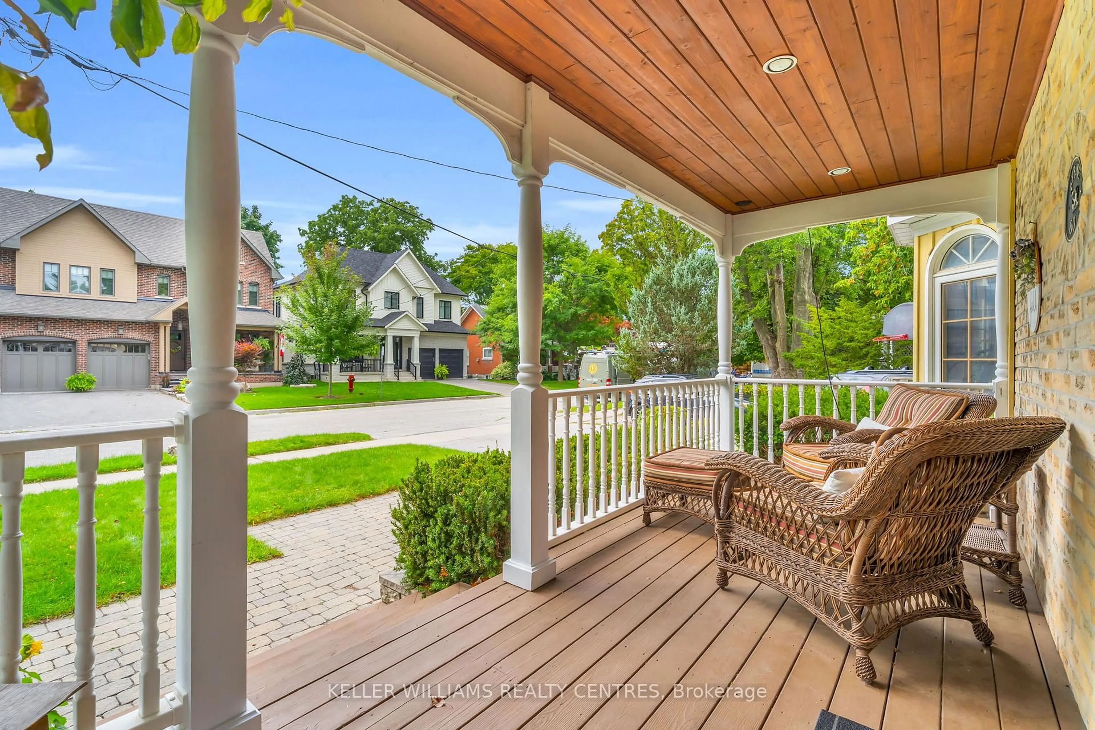 Patio, street for 80 Connaught Ave, Aurora Ontario L4G 1C7
