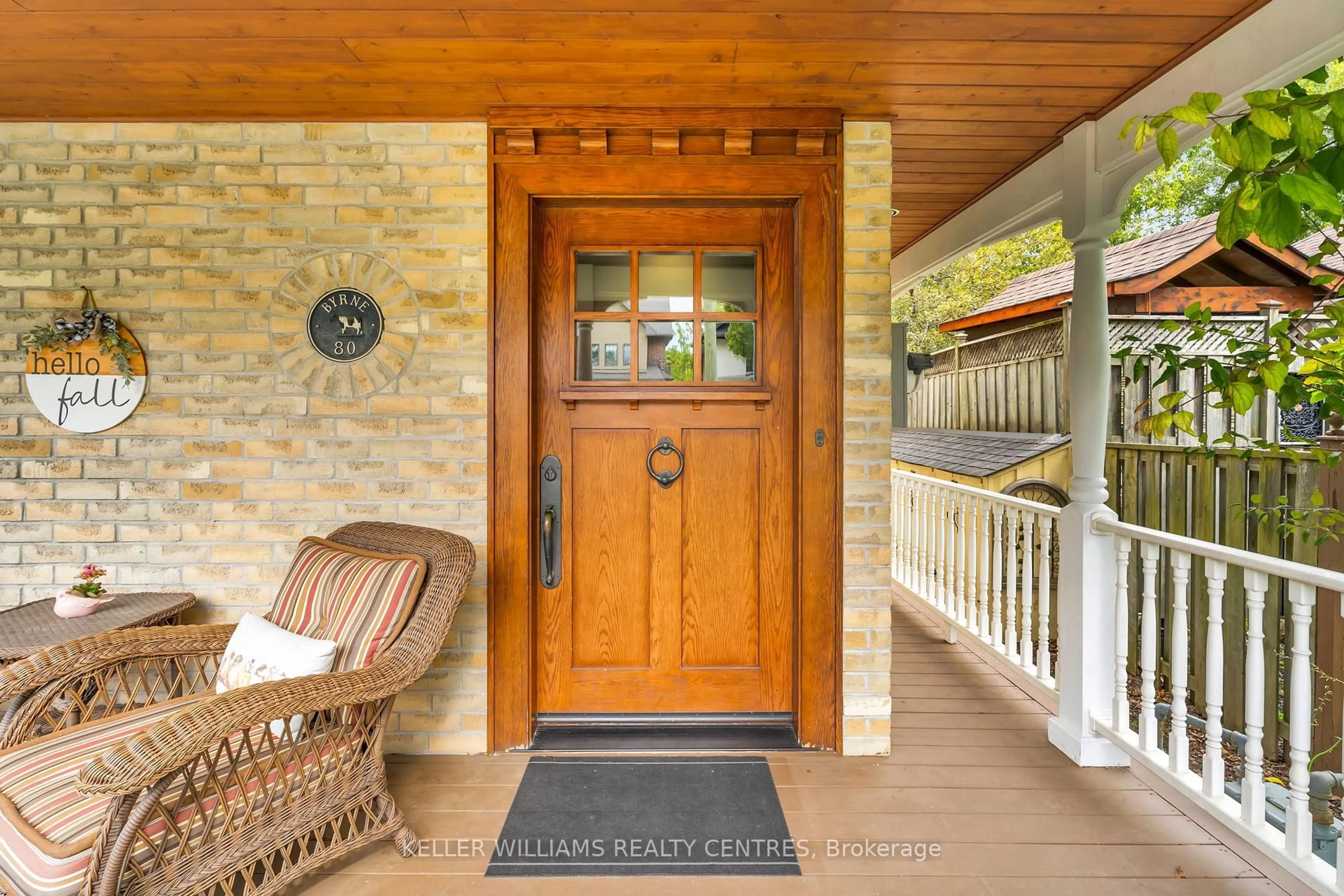 Indoor entryway for 80 Connaught Ave, Aurora Ontario L4G 1C7