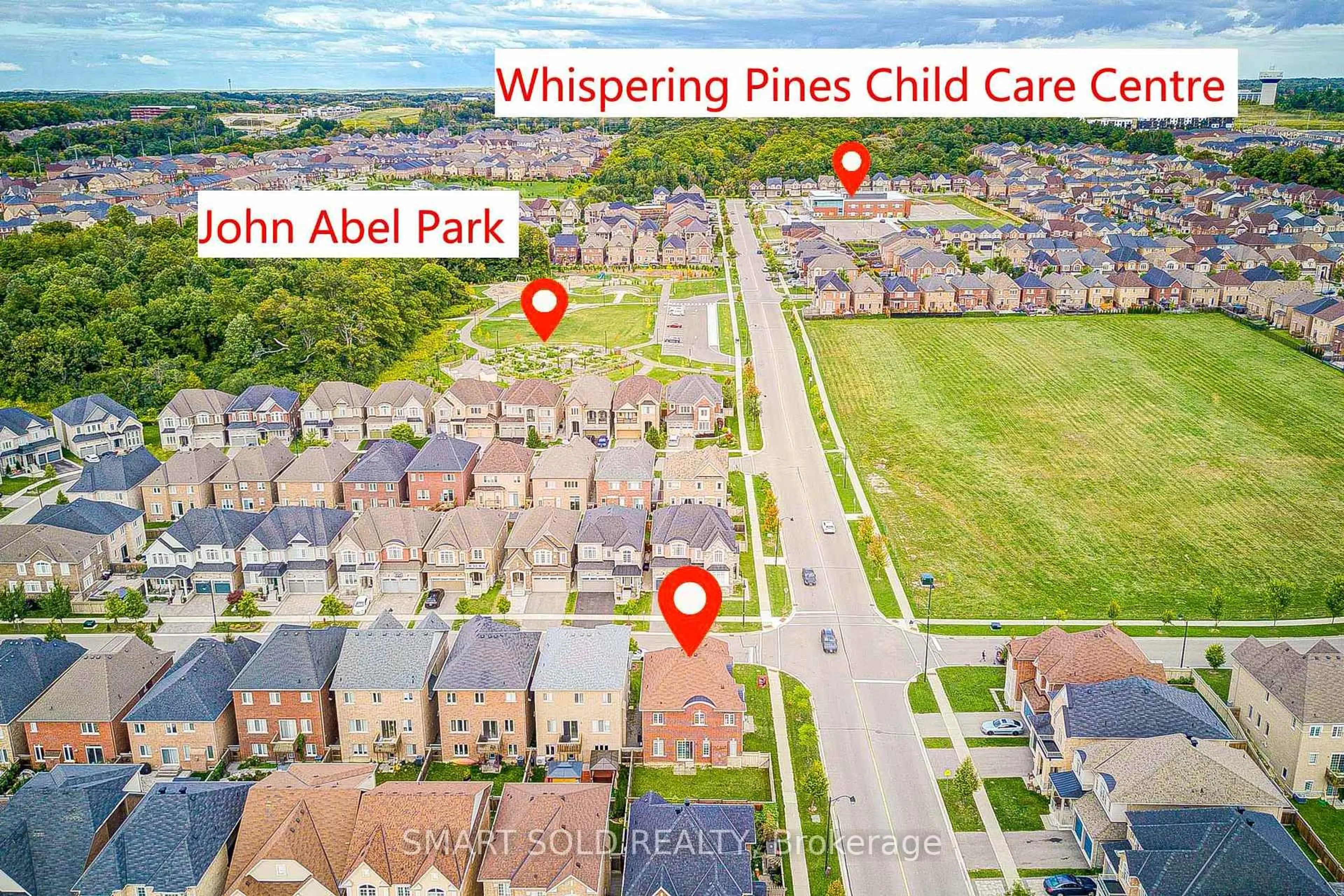 A pic from outside/outdoor area/front of a property/back of a property/a pic from drone, street for 238 Hartwell Way, Aurora Ontario L4G 1C9