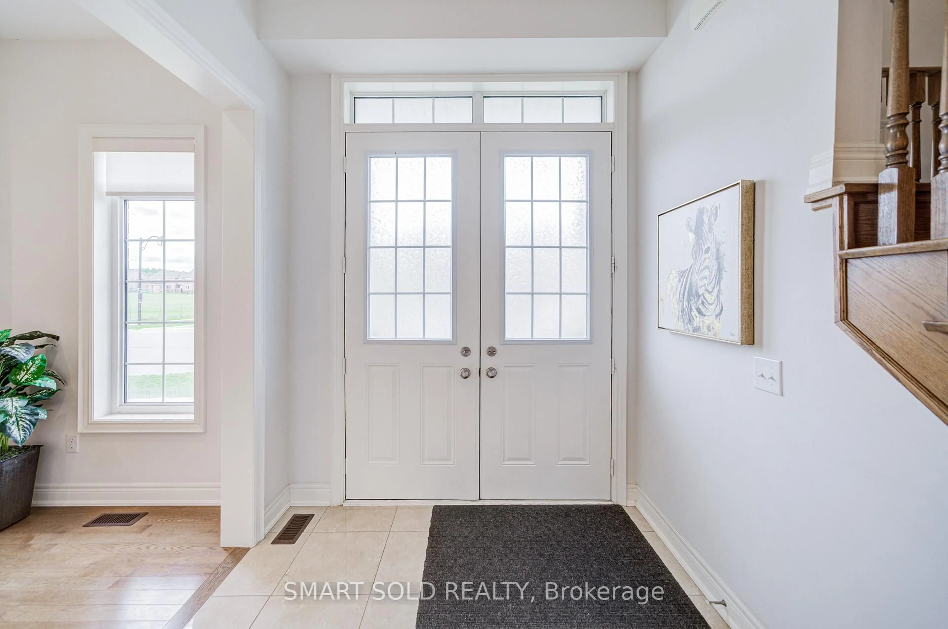 Indoor entryway for 238 Hartwell Way, Aurora Ontario L4G 1C9