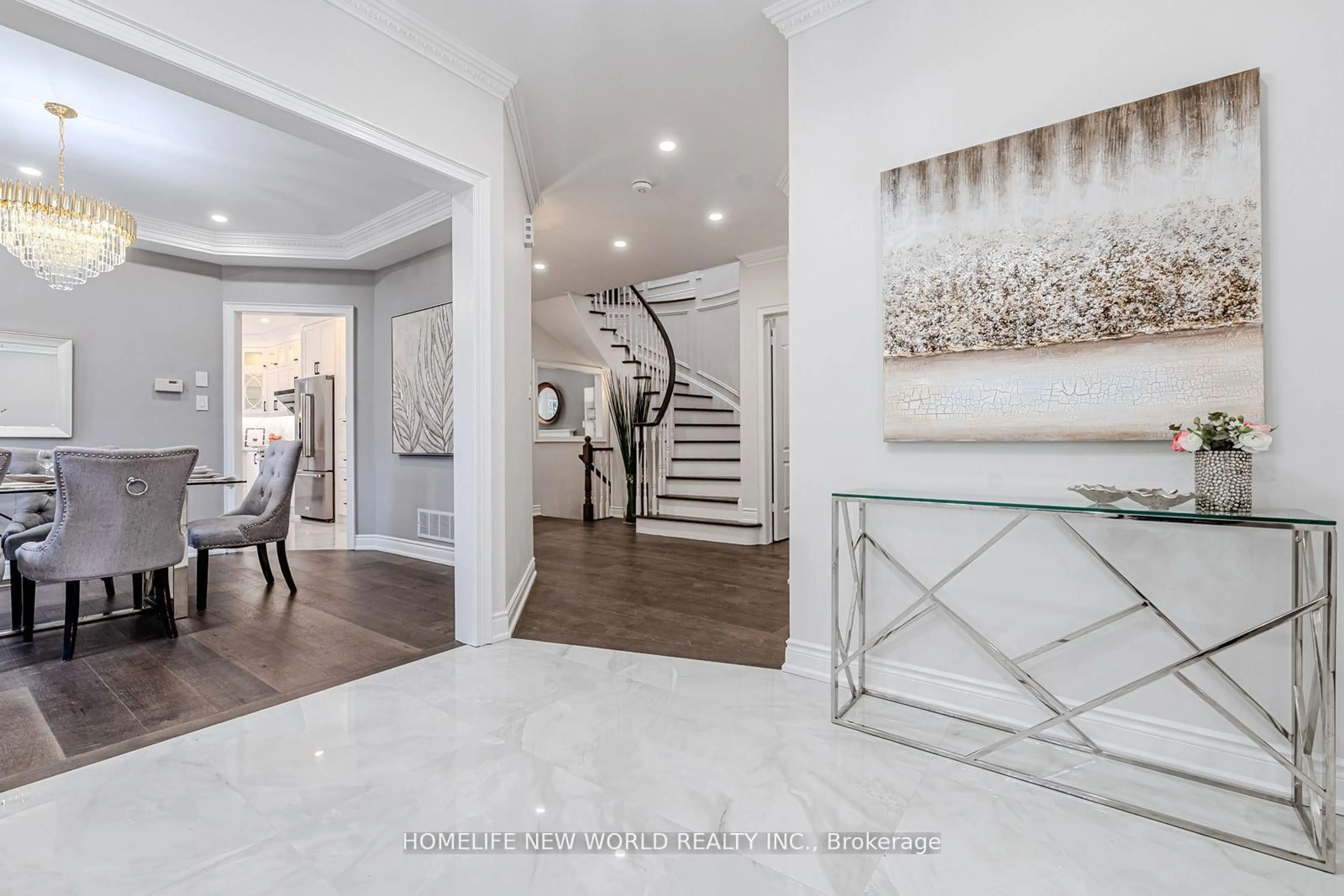 Indoor entryway for 11 Fortune Cres, Richmond Hill Ontario L4S 1S5