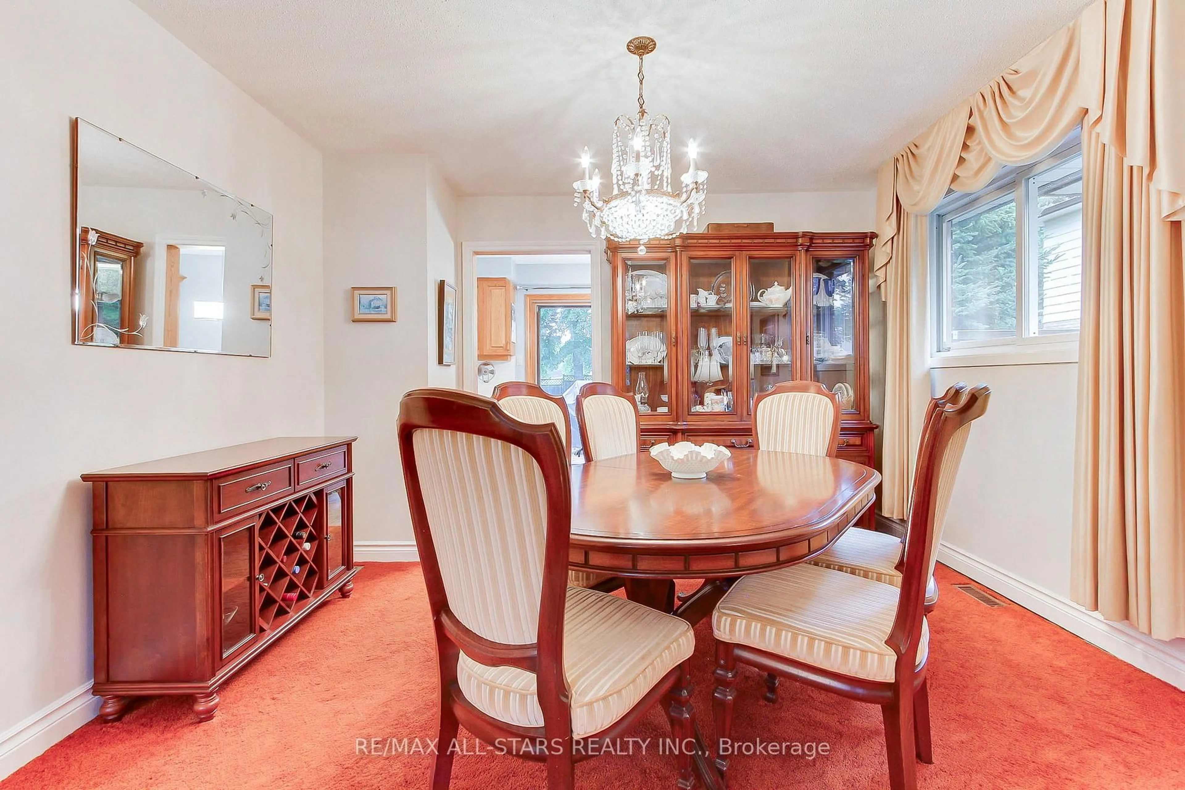 Dining room, unknown for 811 Grace St, Newmarket Ontario L3Y 2L6