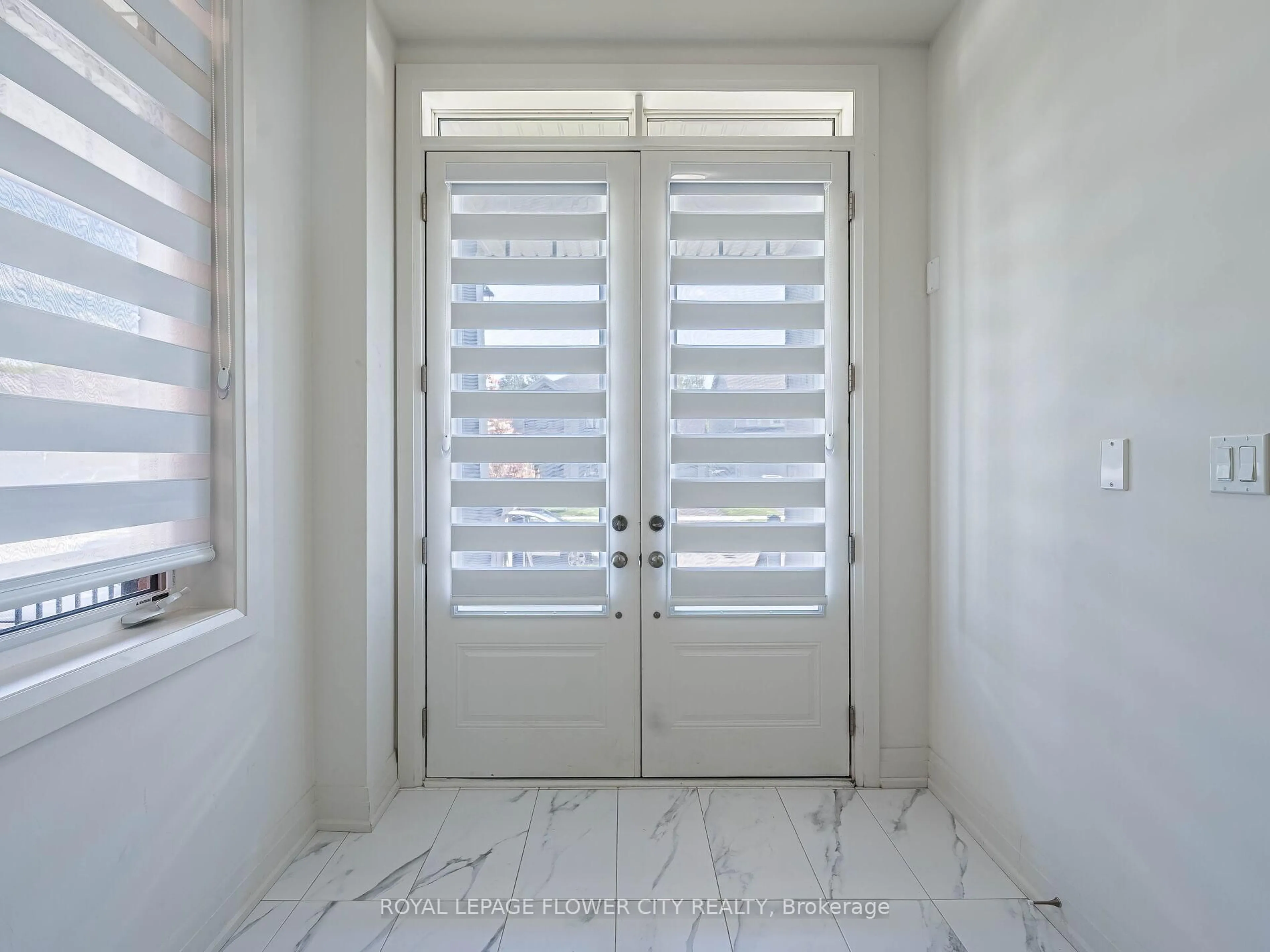 Indoor entryway for 26 Hummingbird Grve, Adjala-Tosorontio Ontario L0G 1W0