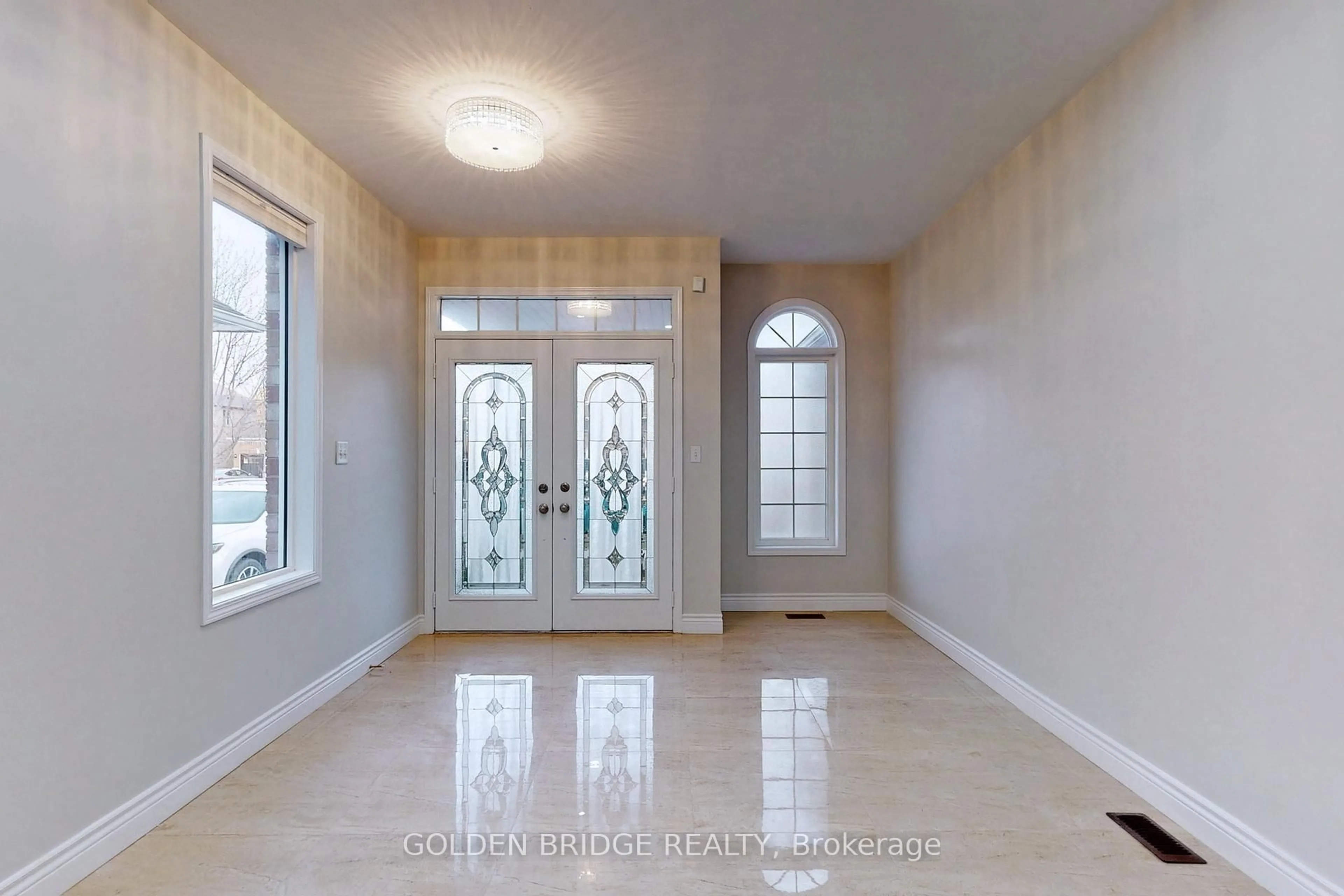 Indoor entryway for 158 Worthington Ave, Richmond Hill Ontario L4E 4N7