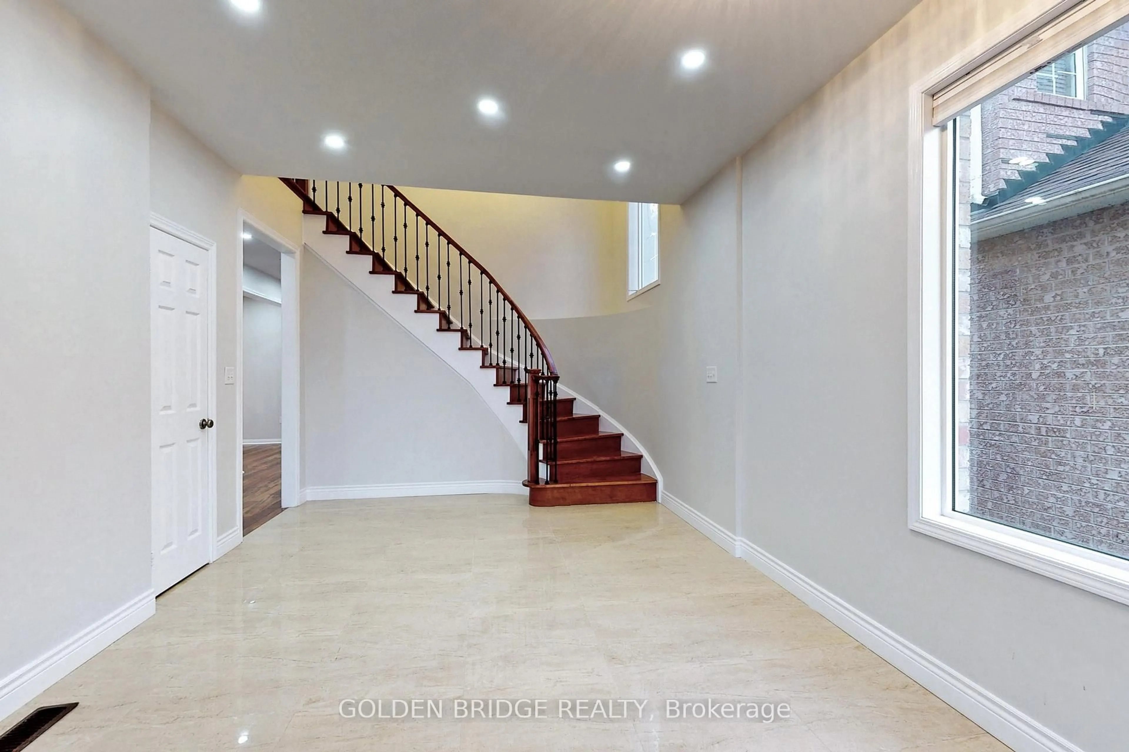 Indoor foyer for 158 Worthington Ave, Richmond Hill Ontario L4E 4N7