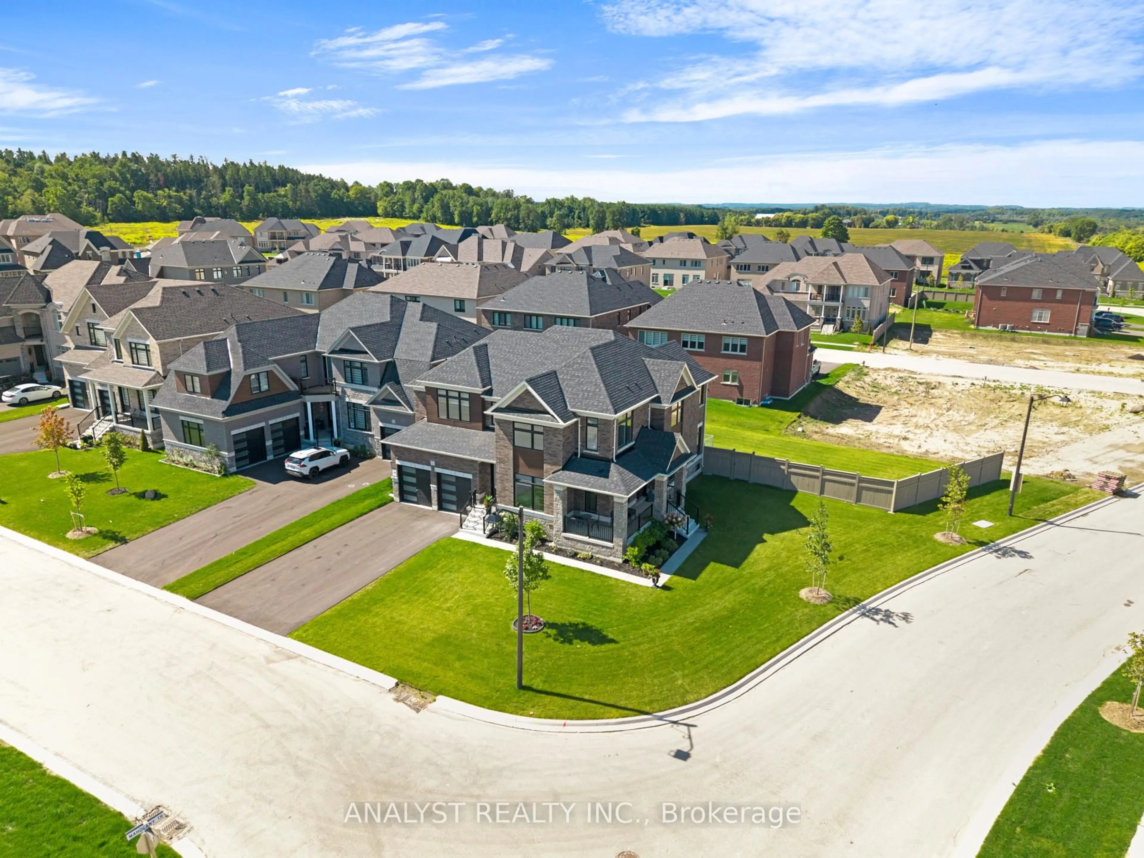 A pic from outside/outdoor area/front of a property/back of a property/a pic from drone, unknown for 1 Twinleaf Cres, Adjala-Tosorontio Ontario L0G 1W0