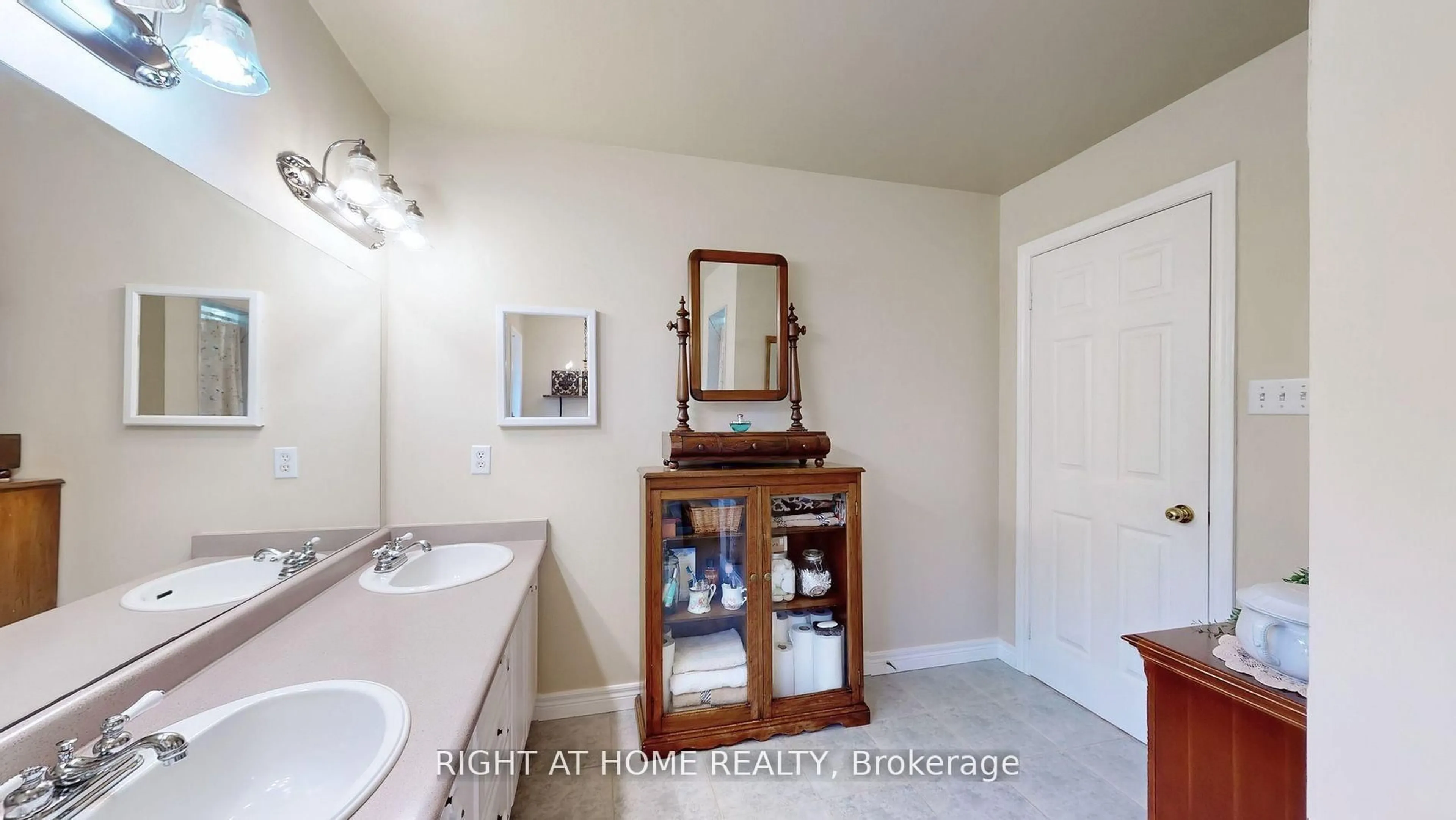 Standard bathroom, ceramic/tile floor for 8956 Concession 4 Rd, Uxbridge Ontario L0C 1E0