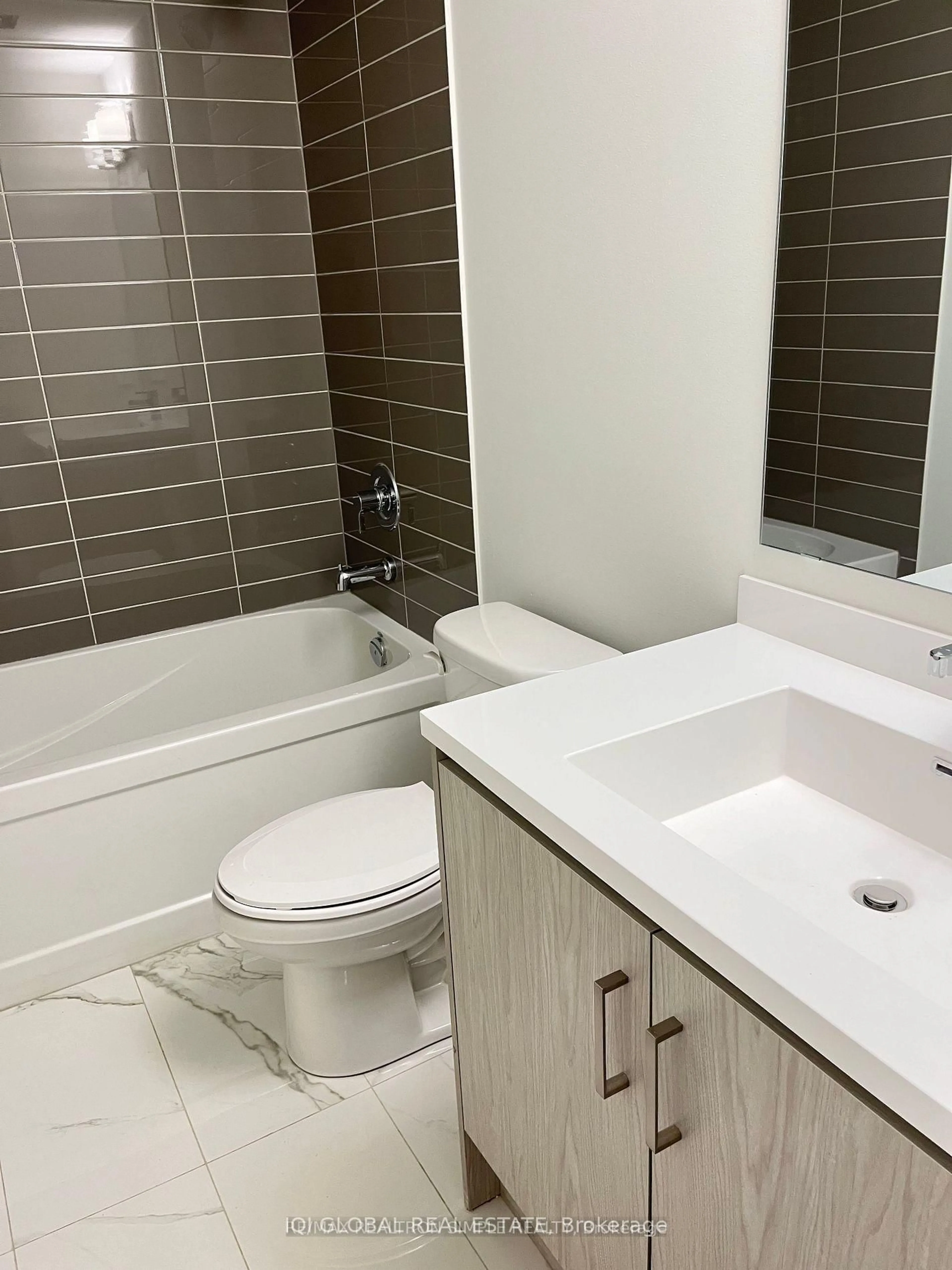 Standard bathroom, ceramic/tile floor for 10 Almond Blossom Mews #108, Vaughan Ontario L4K 0N6