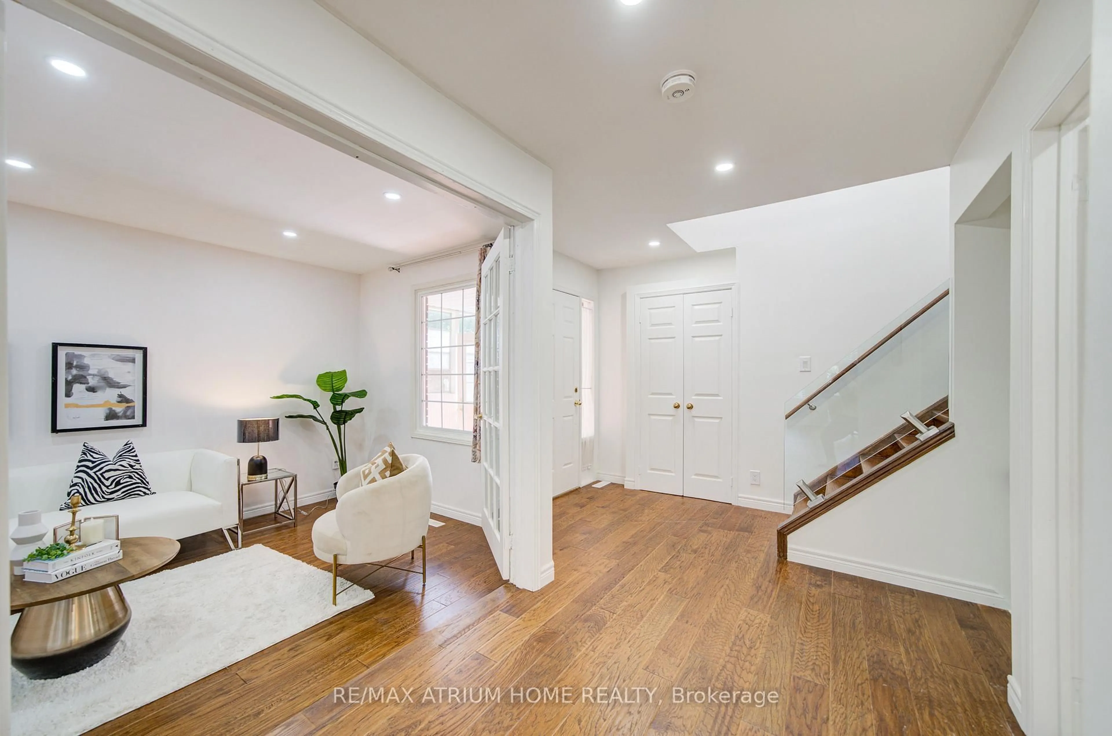 Indoor entryway for 70 Millcroft Way, Vaughan Ontario L4J 6P4