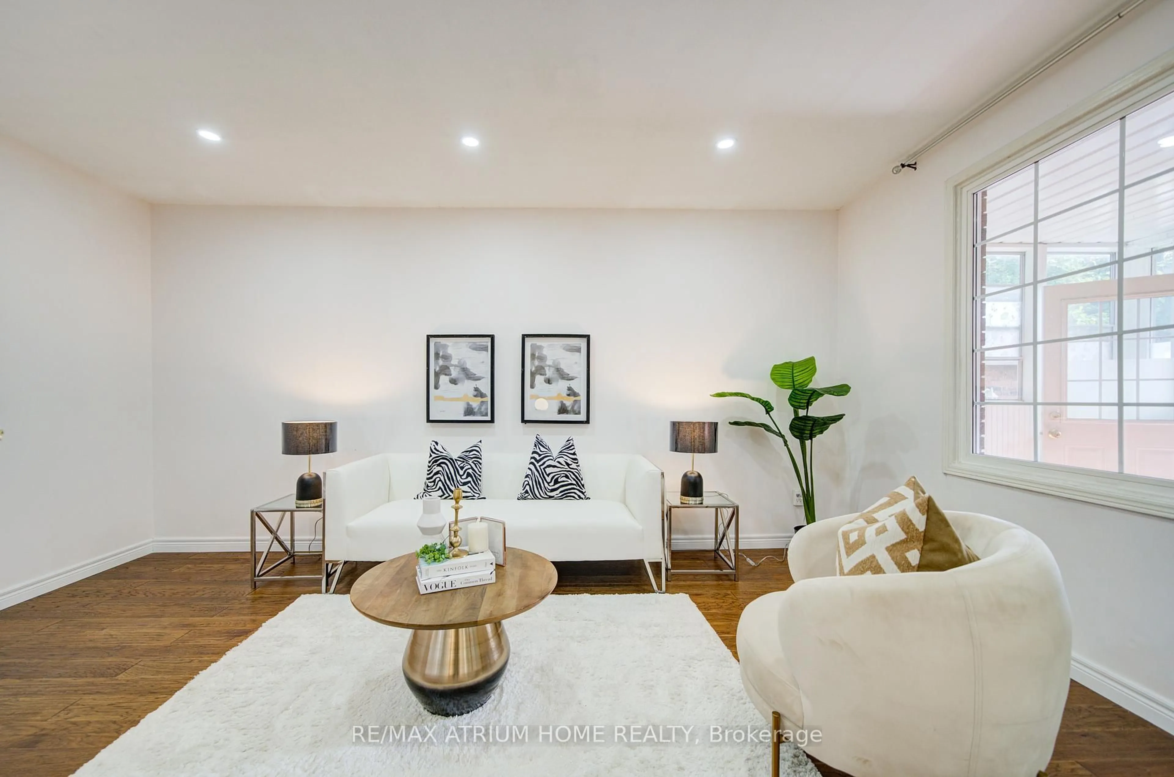 Living room with furniture, wood/laminate floor for 70 Millcroft Way, Vaughan Ontario L4J 6P4