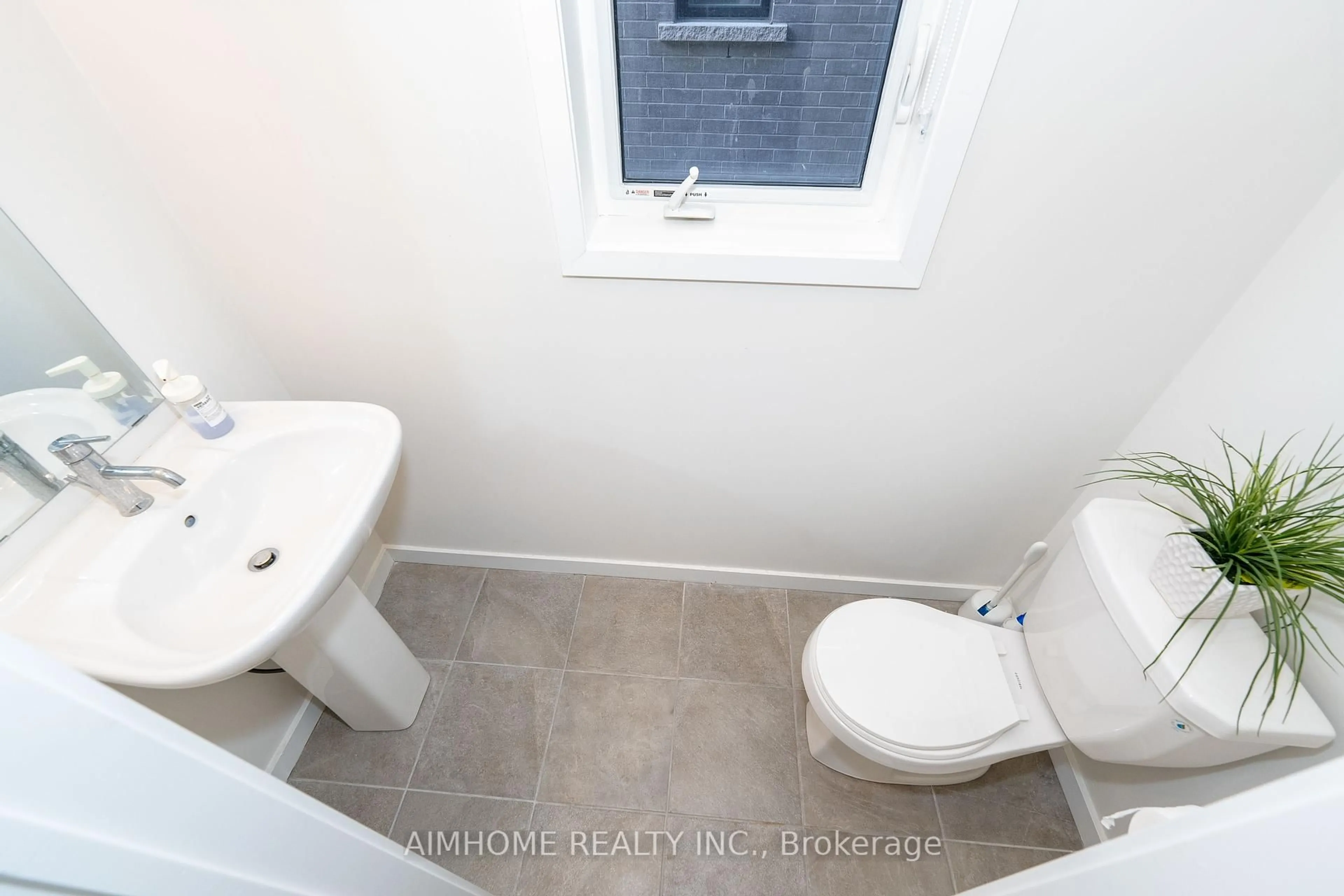 Standard bathroom, ceramic/tile floor for 13 Armillo Pl, Markham Ontario L6E 0V4