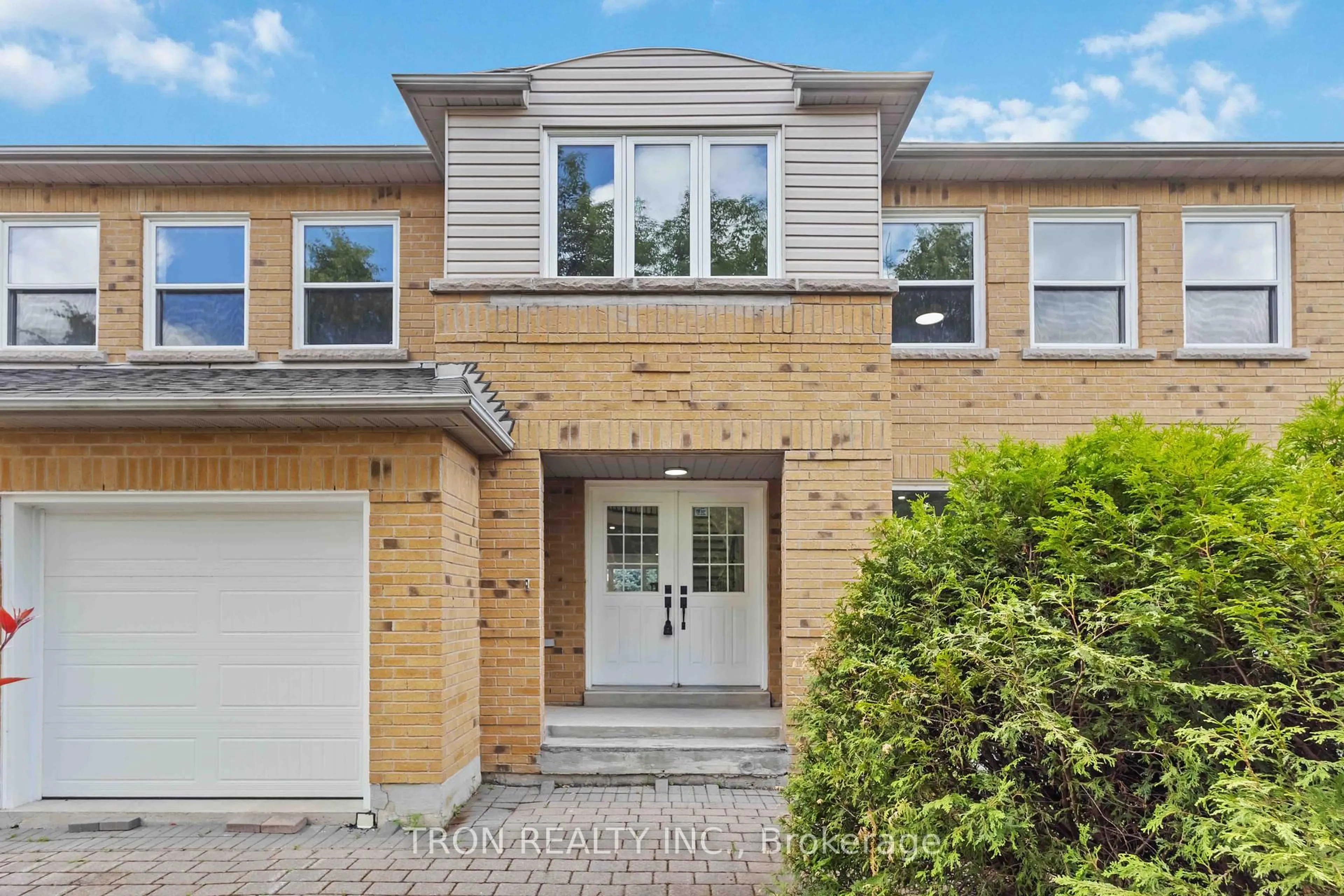 Home with brick exterior material, street for 33 Guildford Circ, Markham Ontario L3R 0S2