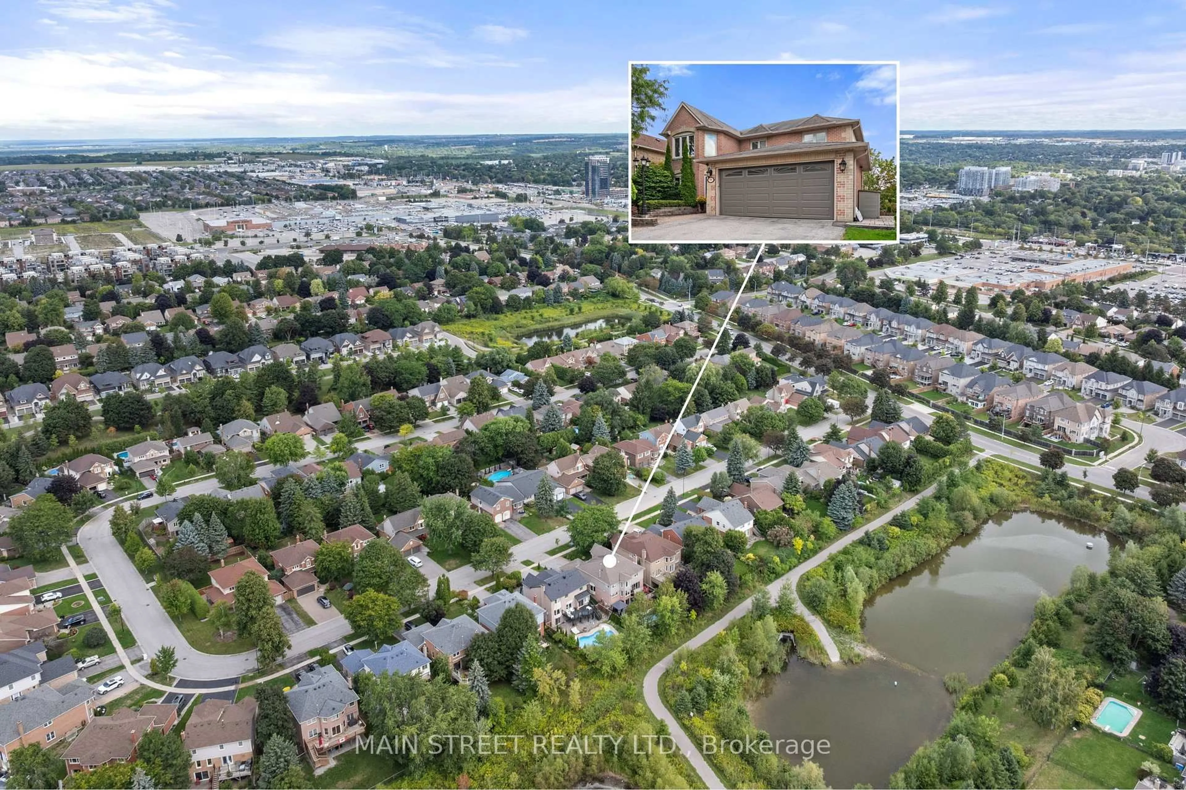 A pic from outside/outdoor area/front of a property/back of a property/a pic from drone, unknown for 255 Glenway Circ, Newmarket Ontario L3Y 7S6