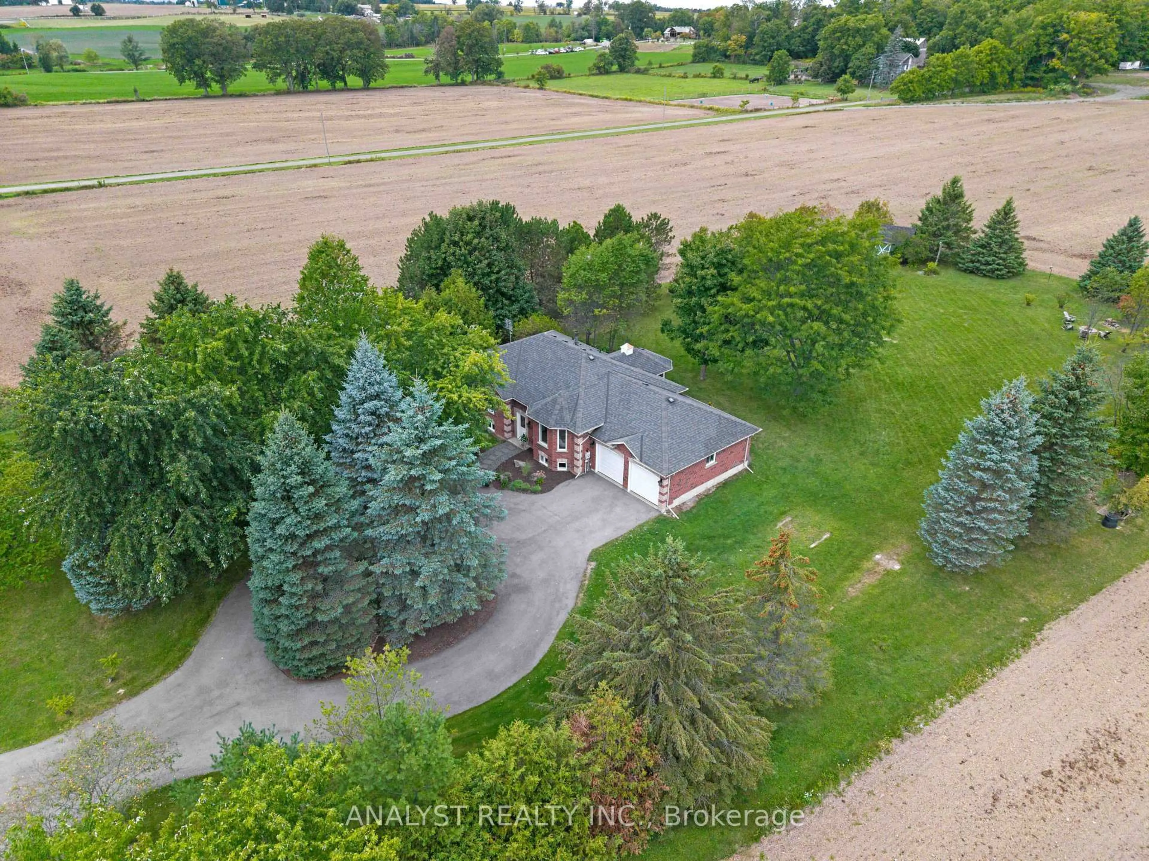 A pic from outside/outdoor area/front of a property/back of a property/a pic from drone, unknown for 4162 Line 8, Bradford West Gwillimbury Ontario L3Z 3R3