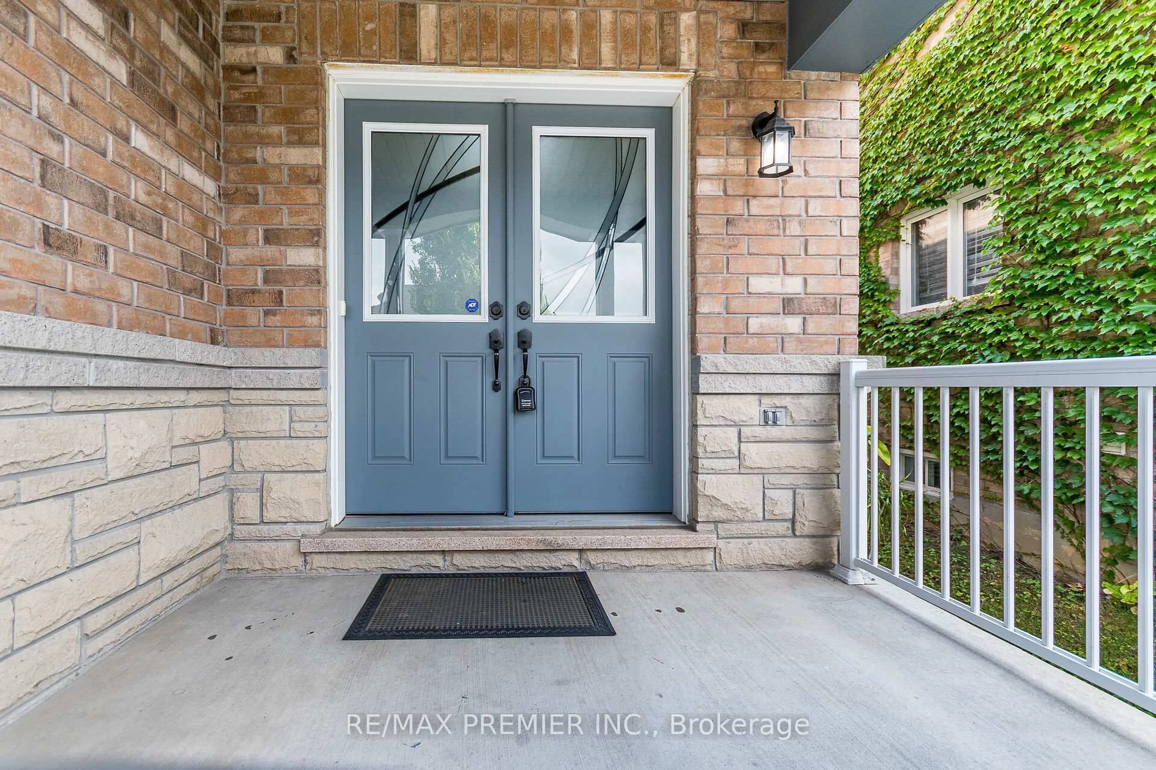 Indoor entryway for 47 Barli Cres, Vaughan Ontario L6A 4S2