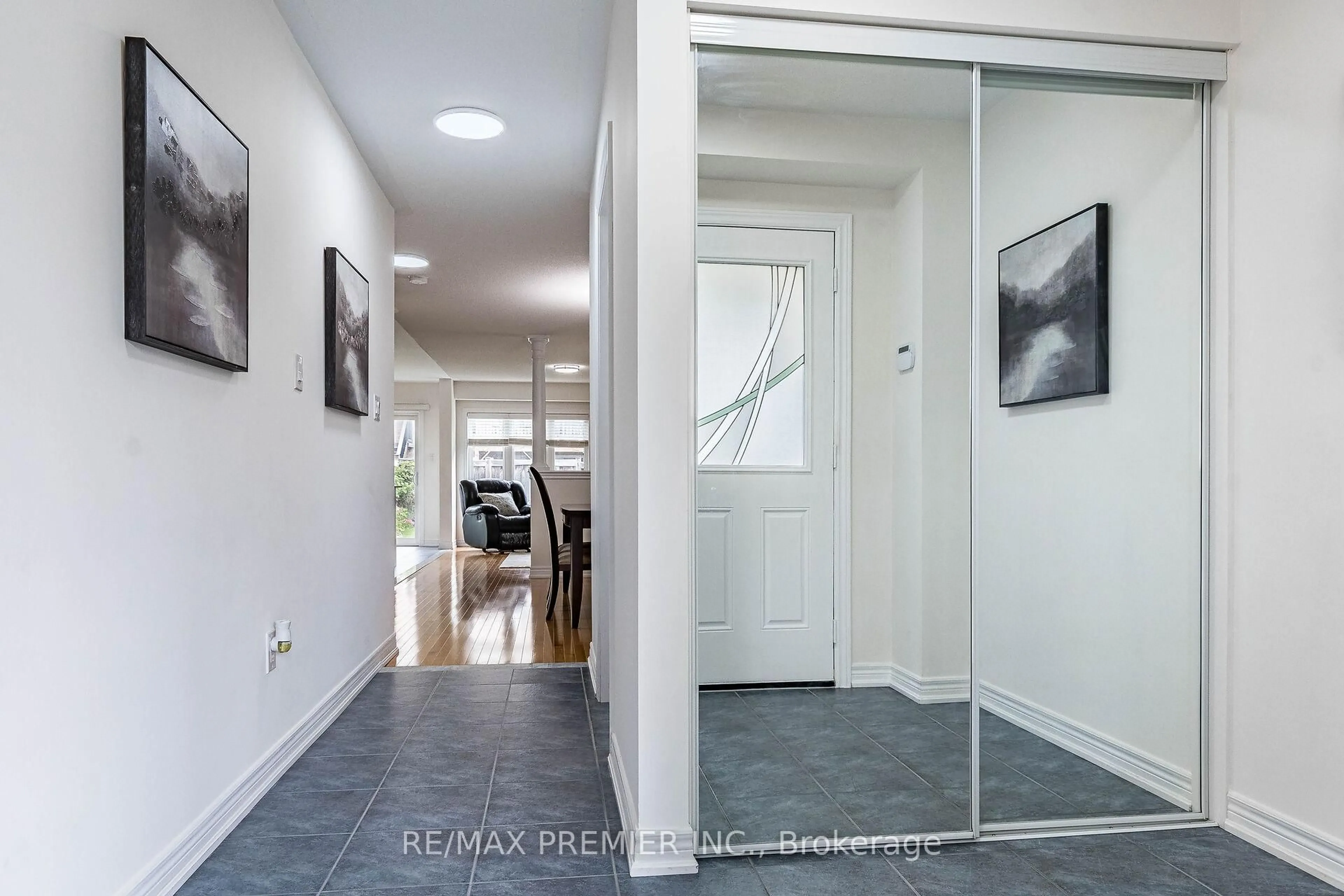 Indoor entryway for 47 Barli Cres, Vaughan Ontario L6A 4S2
