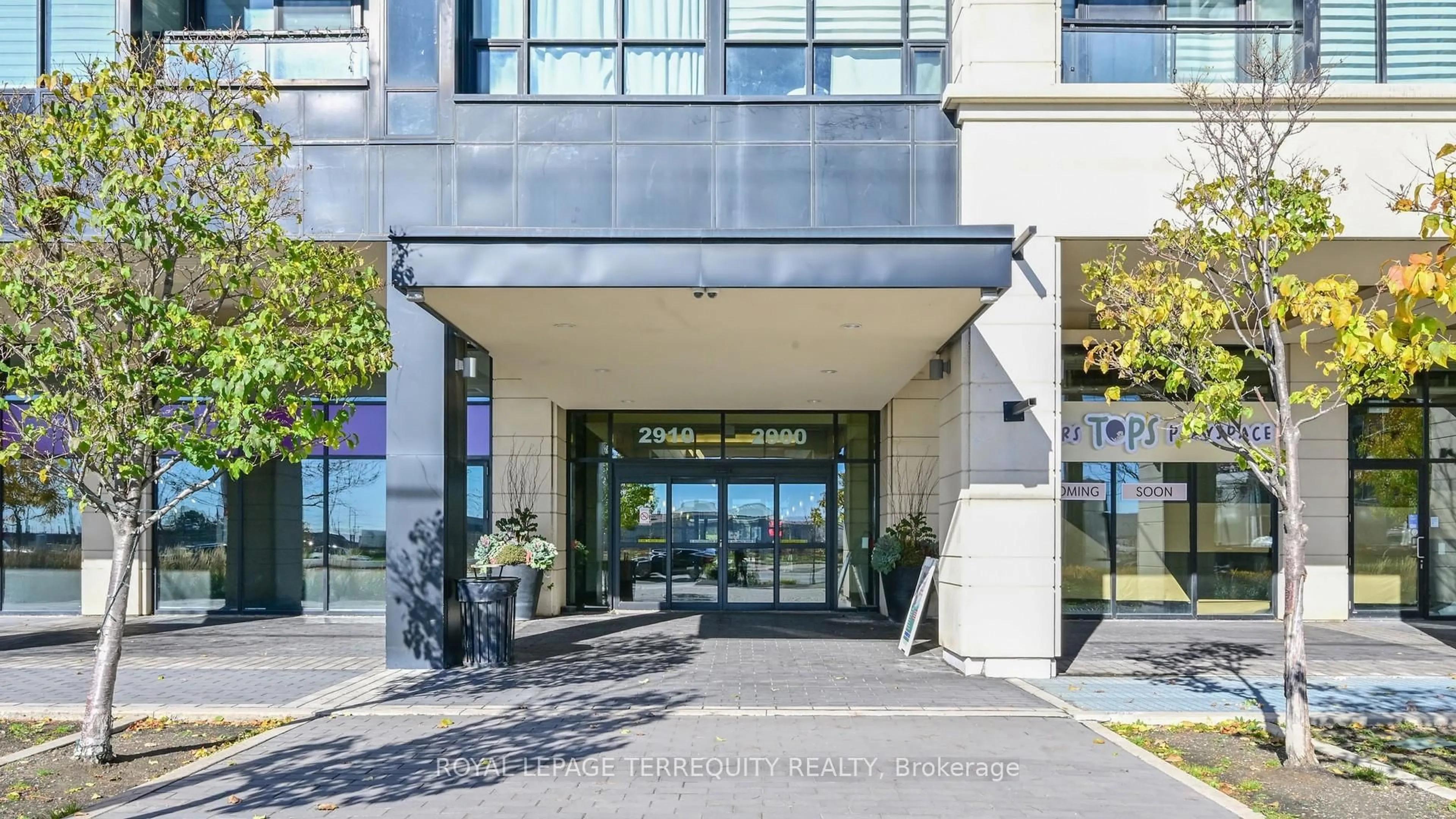 Indoor foyer for 2900 Highway 7 St #910, Vaughan Ontario L4K 0G3