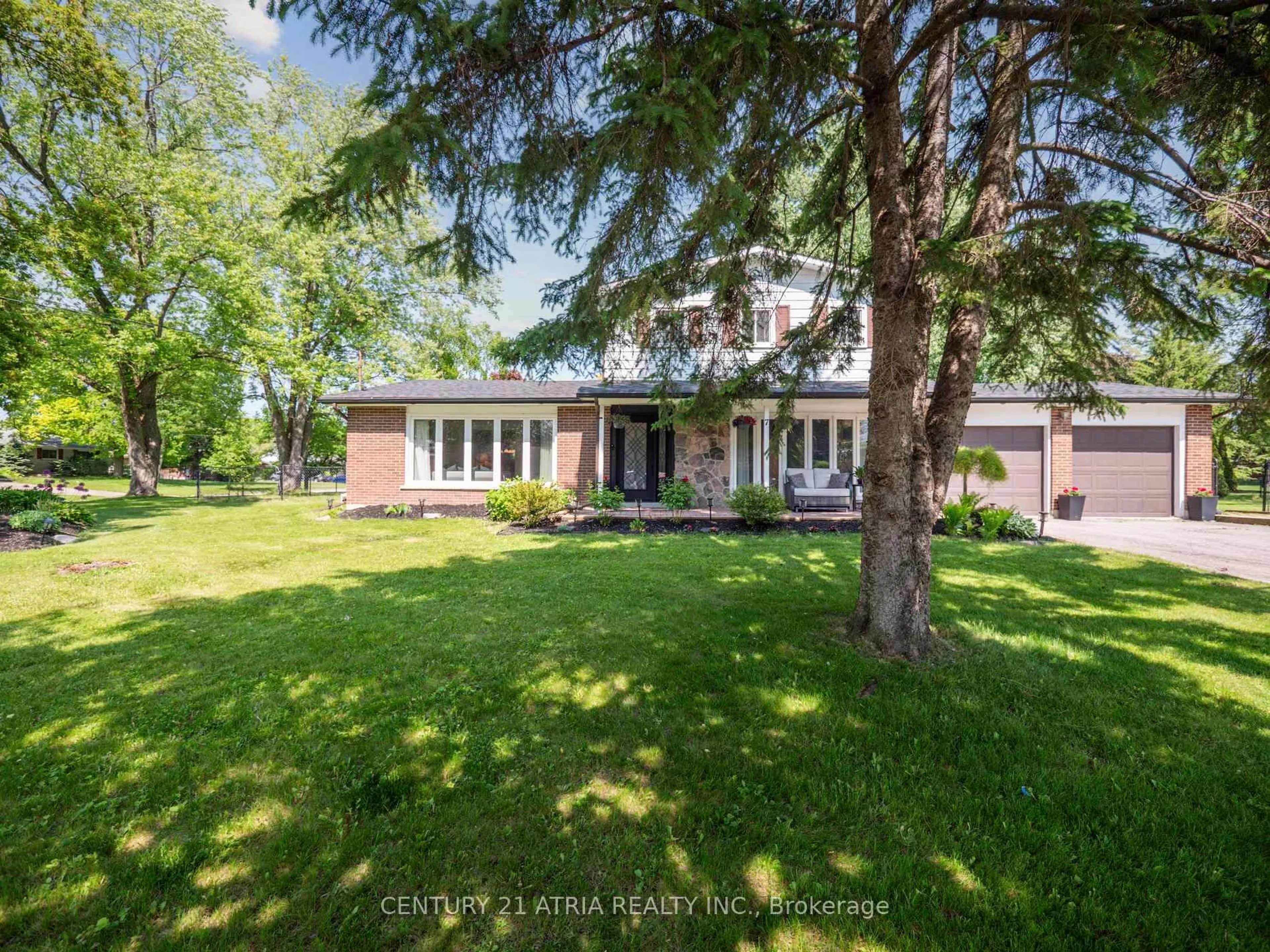A pic from outside/outdoor area/front of a property/back of a property/a pic from drone, street for 7 May Ave, East Gwillimbury Ontario L0G 1V0