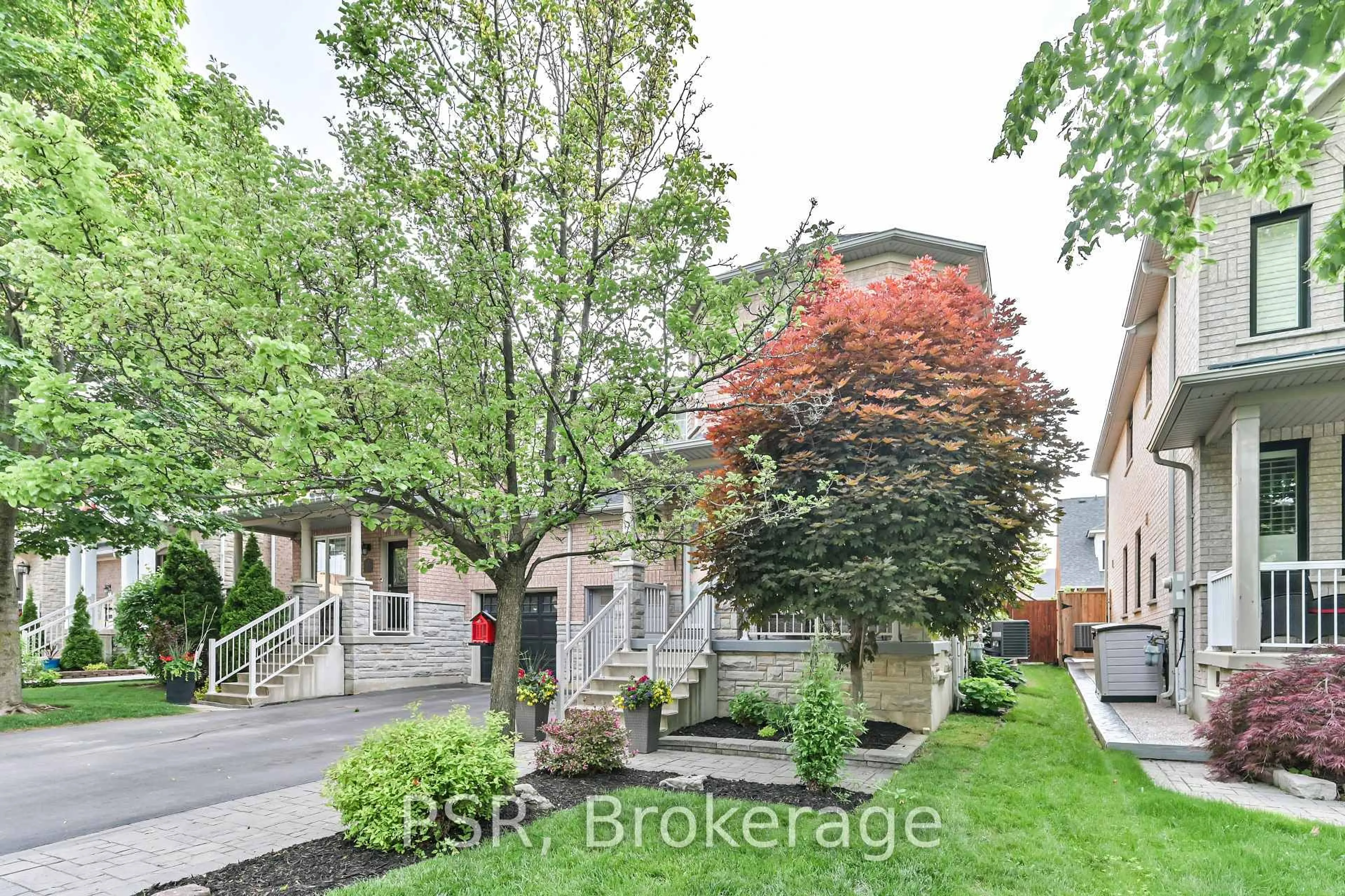 Patio, street for 35 Arundel Dr, Vaughan Ontario L4H 2E6