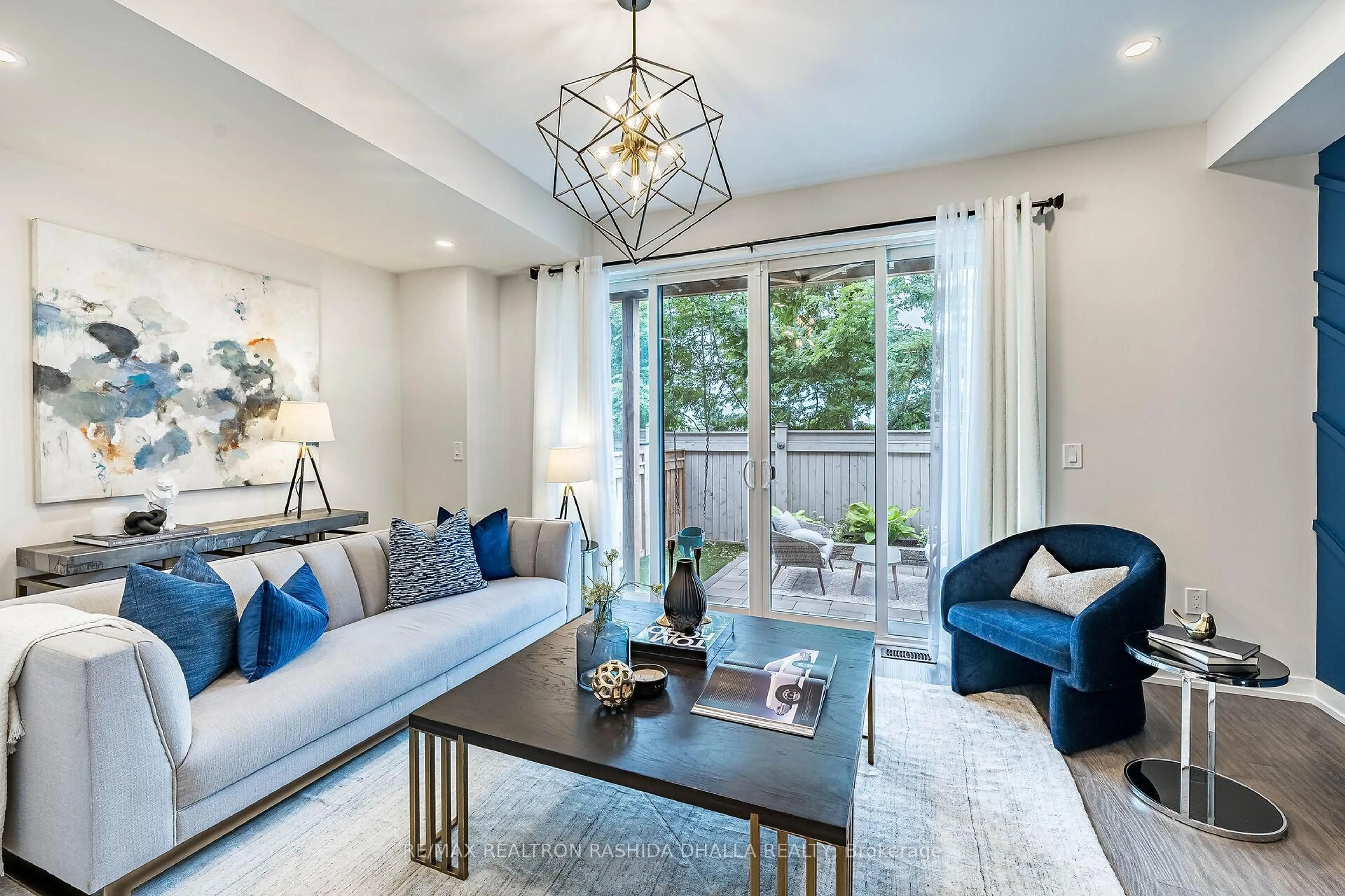 Living room with furniture, unknown for 87 Glenngarry Cres, Vaughan Ontario L6A 4Z4