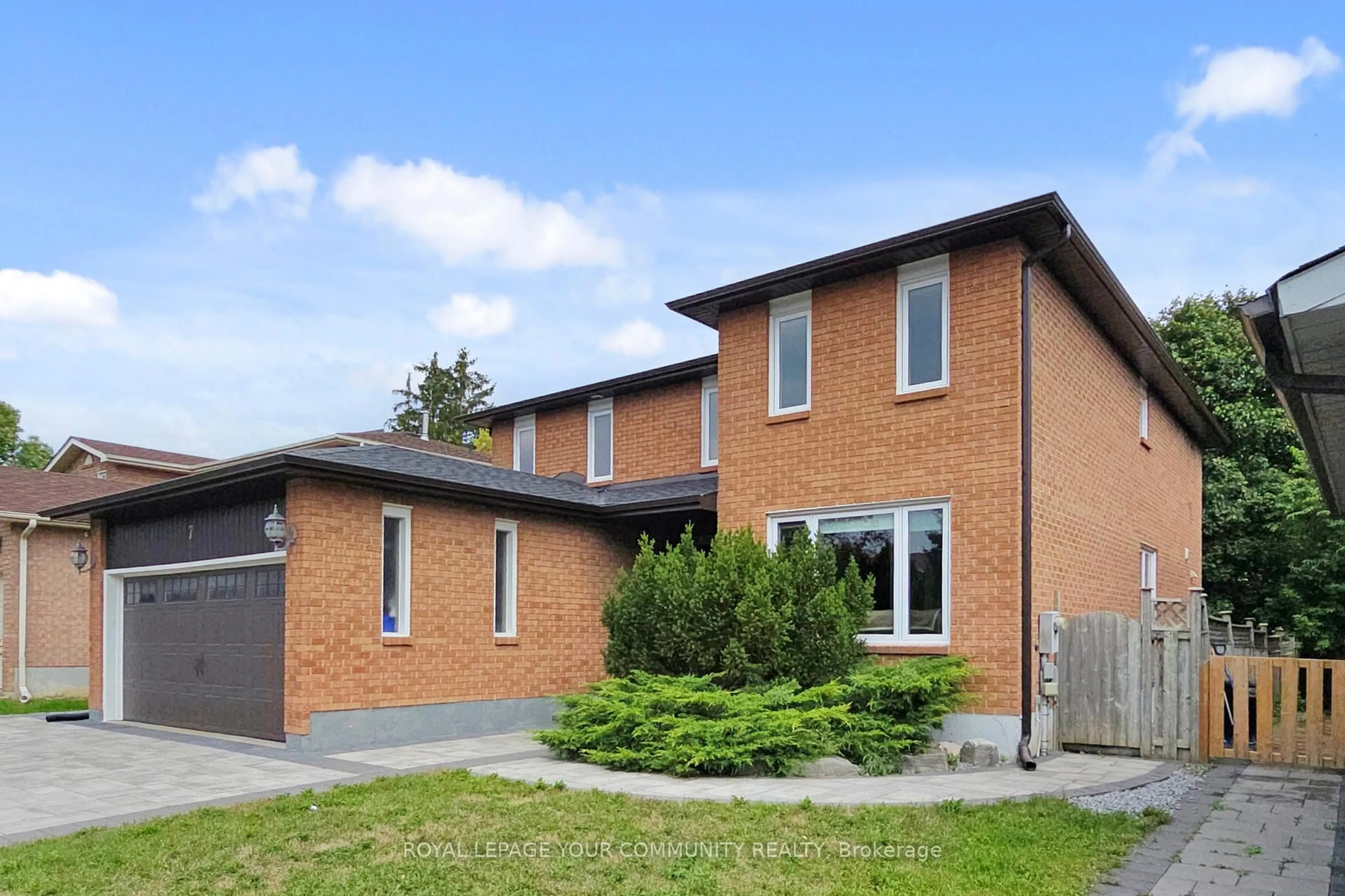 Home with brick exterior material, building for 7 Shaftsbury Ave, Richmond Hill Ontario L4C 9K6