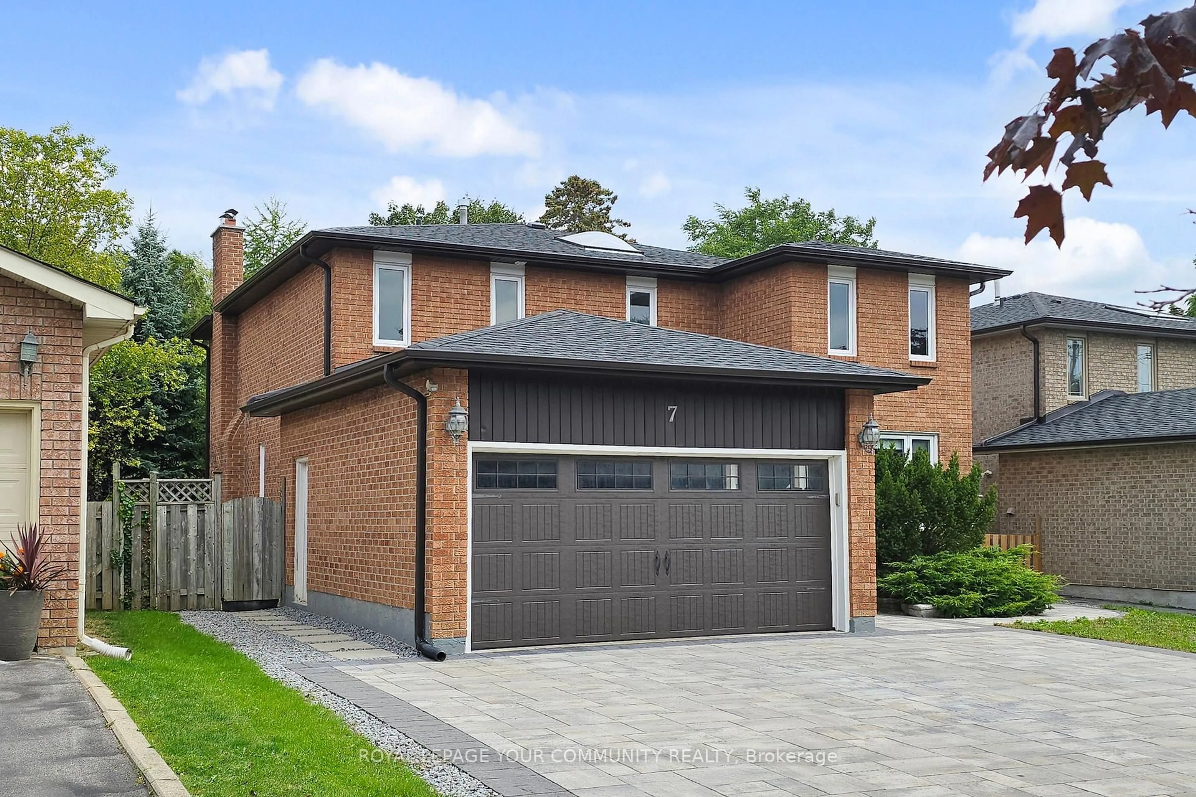 Home with brick exterior material, street for 7 Shaftsbury Ave, Richmond Hill Ontario L4C 9K6