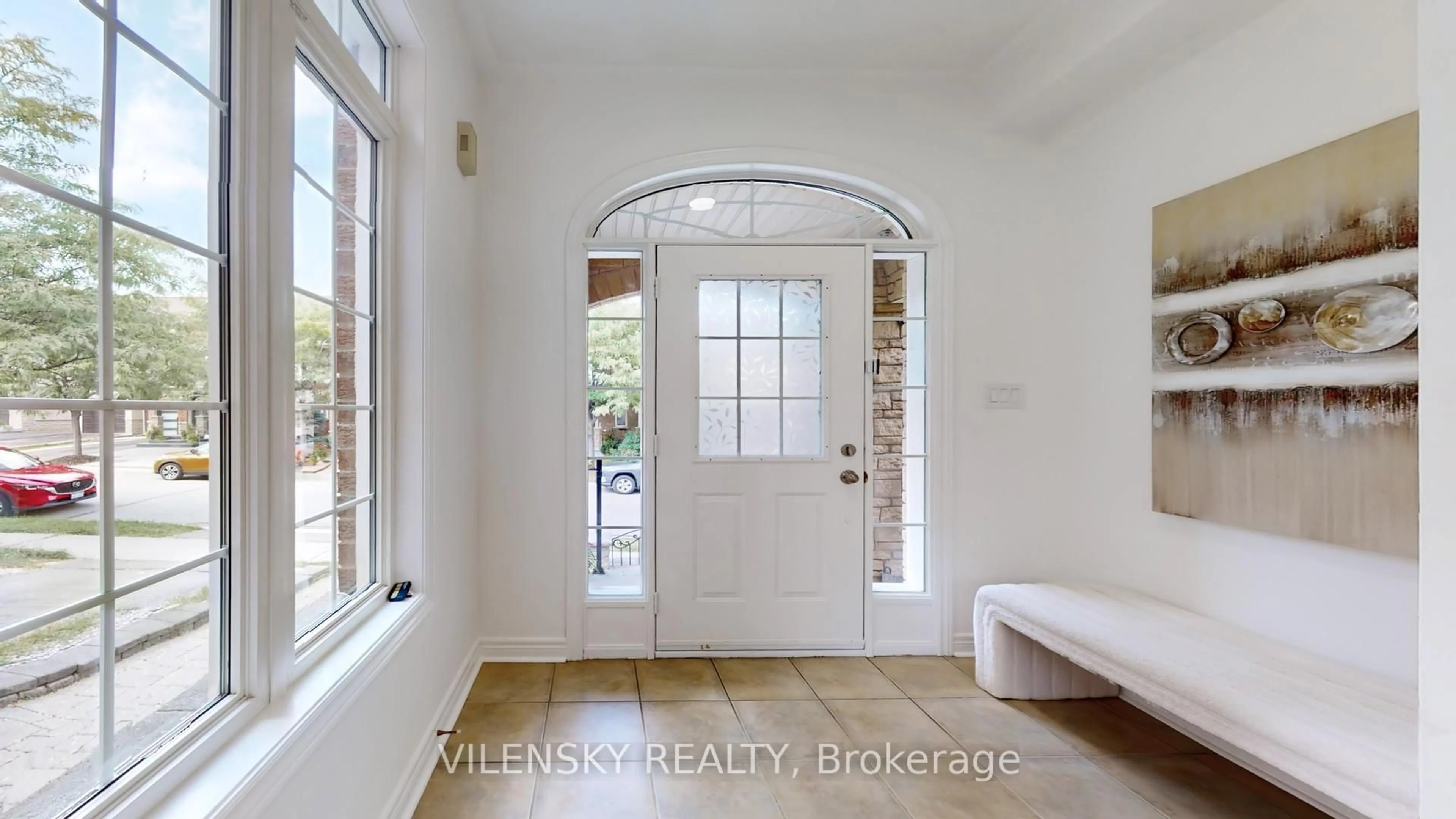 Indoor entryway for 37 Balsamwood Rd, Vaughan Ontario L4J 9E2