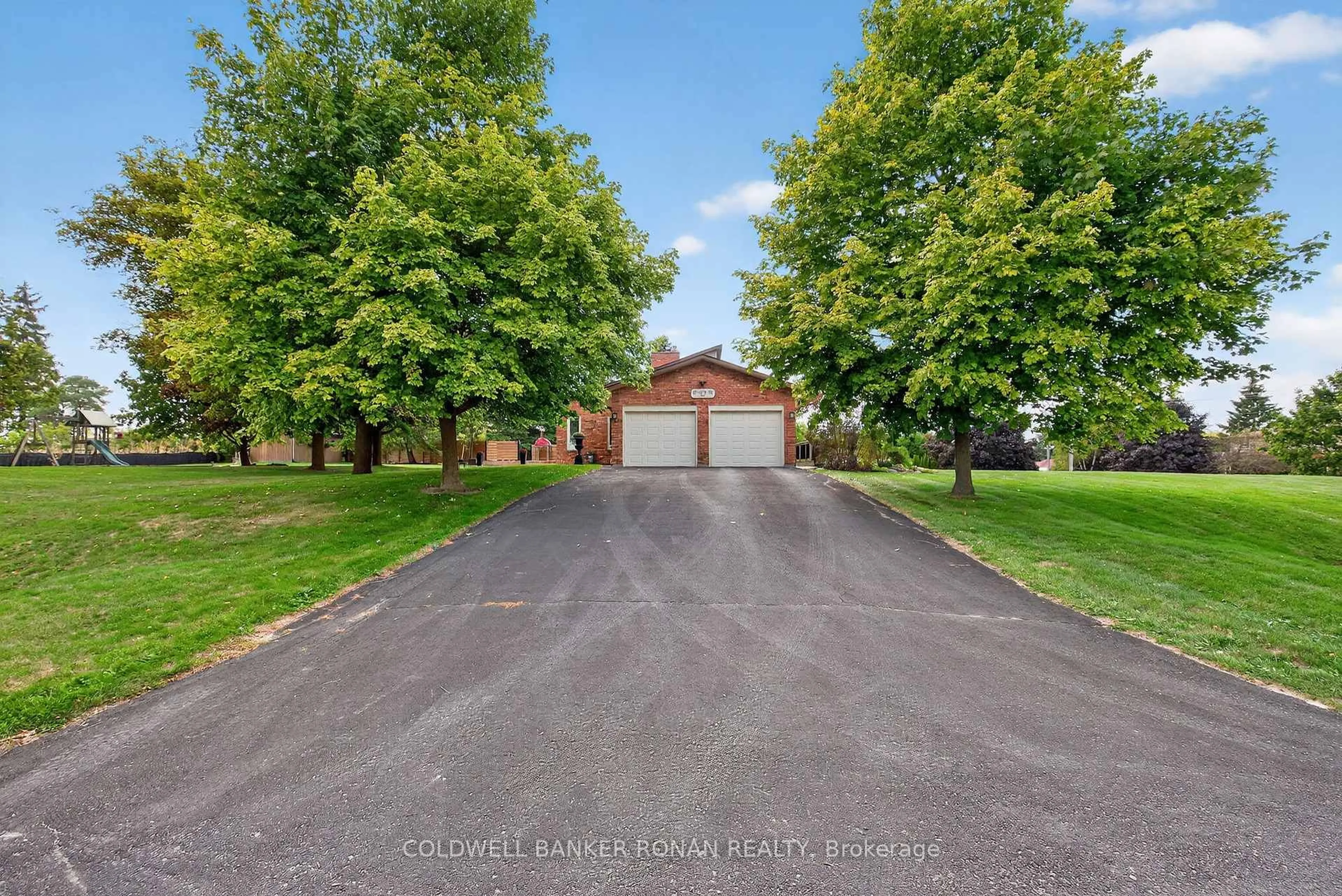A pic from outside/outdoor area/front of a property/back of a property/a pic from drone, street for 22 Mulock Dr, Bradford West Gwillimbury Ontario L0G 1B0