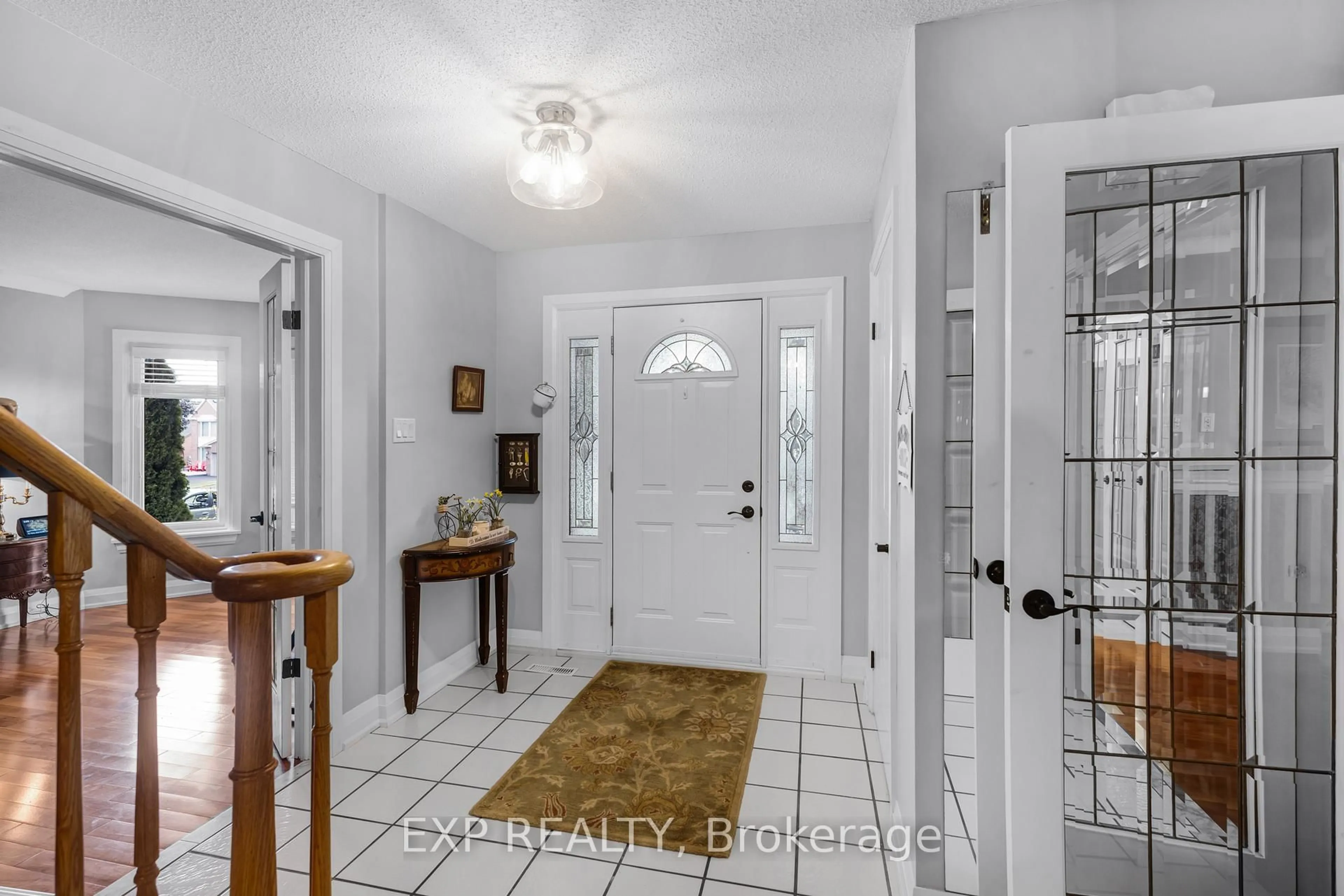Indoor entryway for 308 John Bowser Cres, Newmarket Ontario L3Y 7P2