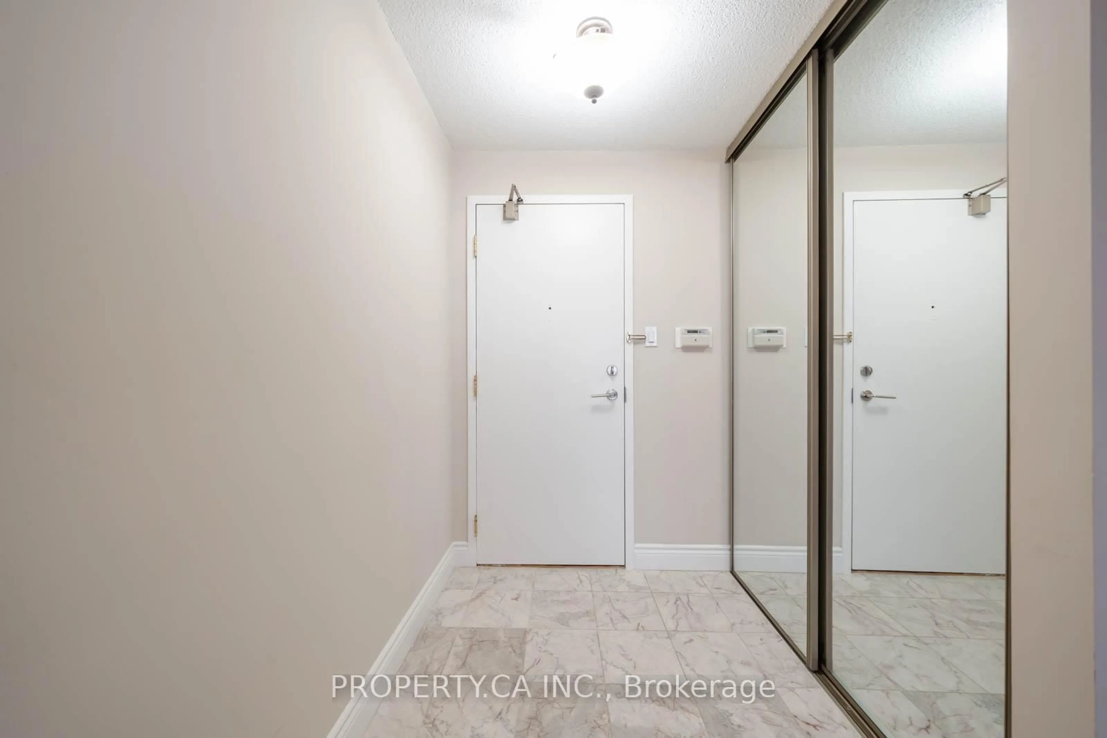 Indoor entryway for 7460 Bathurst St #605, Vaughan Ontario L4J 7K9