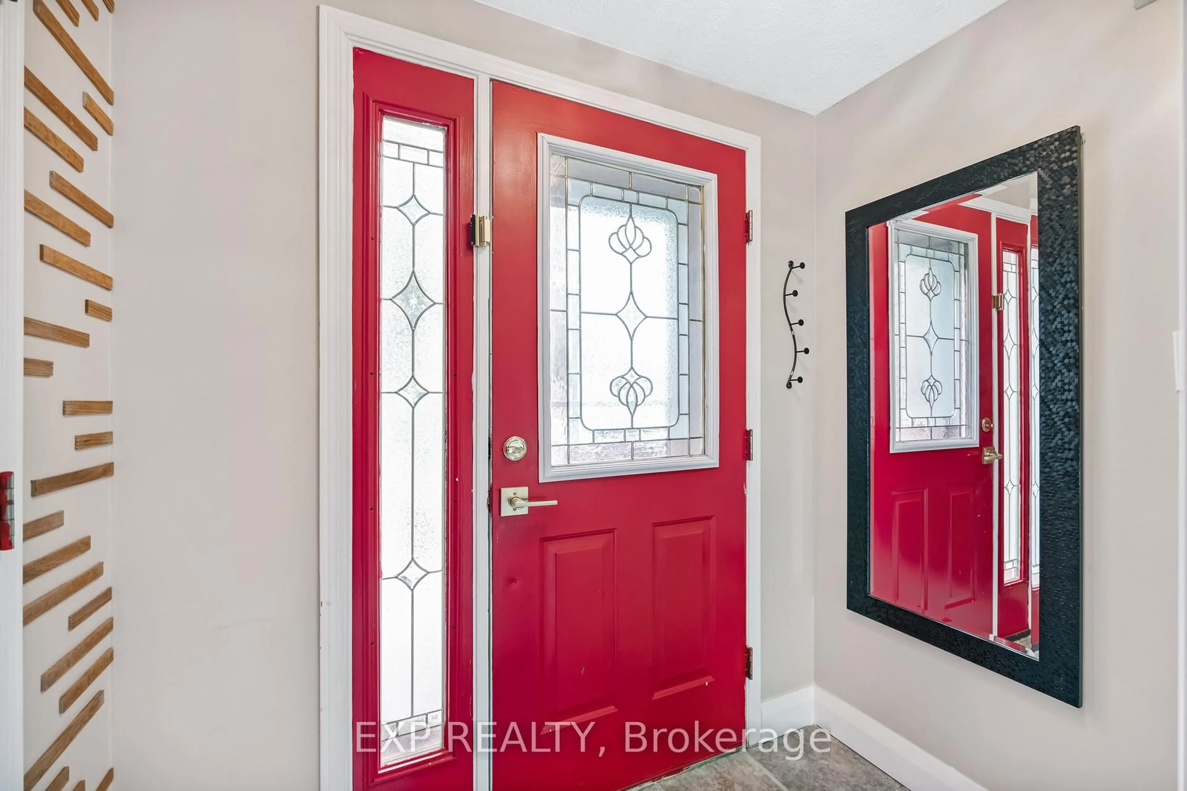 Indoor entryway for 69 Clearmeadow Blvd, Newmarket Ontario L3X 2M6