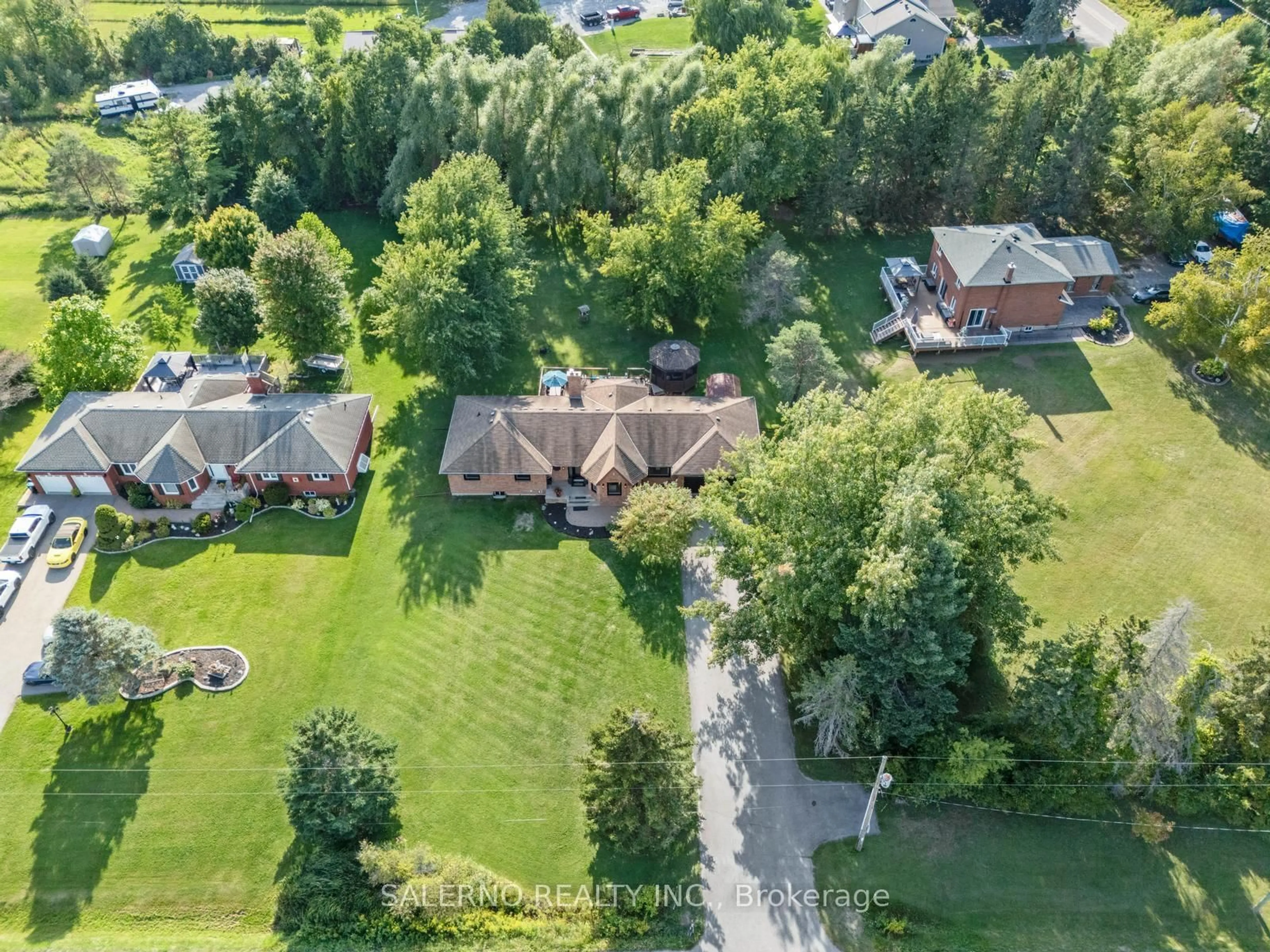 A pic from outside/outdoor area/front of a property/back of a property/a pic from drone, street for 4372 10th Sdrd, Bradford West Gwillimbury Ontario L3Z 3V3