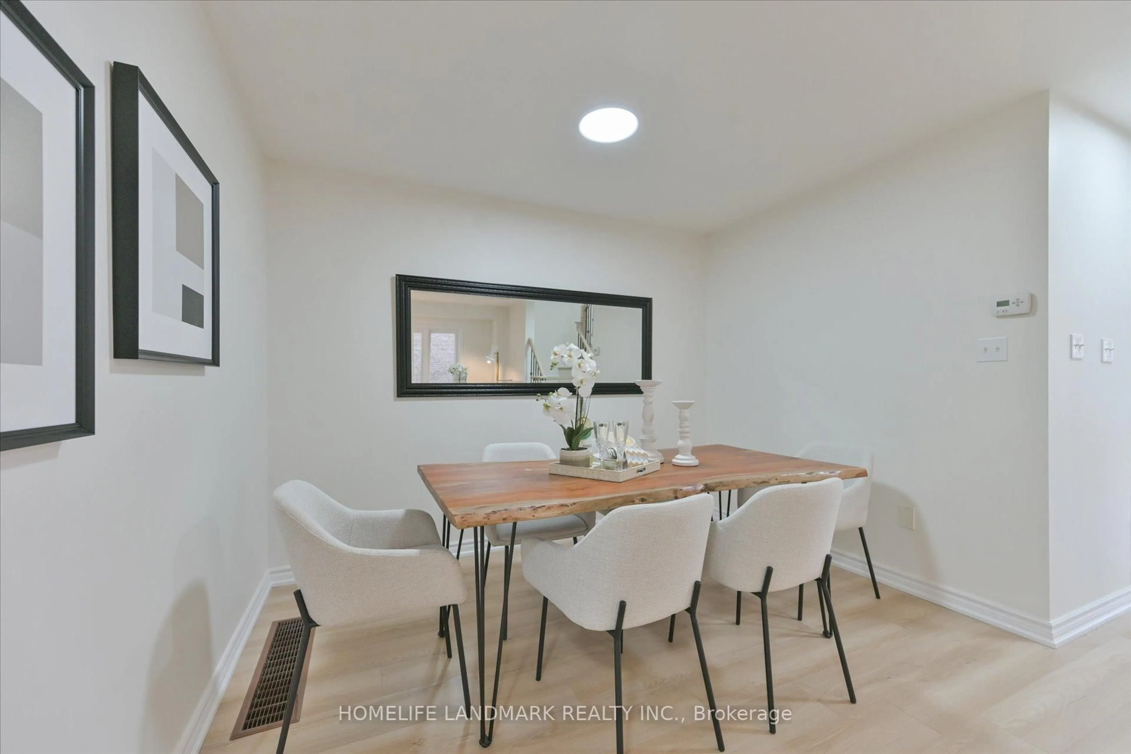 Dining room, unknown for 206 Venice Gate Dr, Vaughan Ontario L4H 0E9