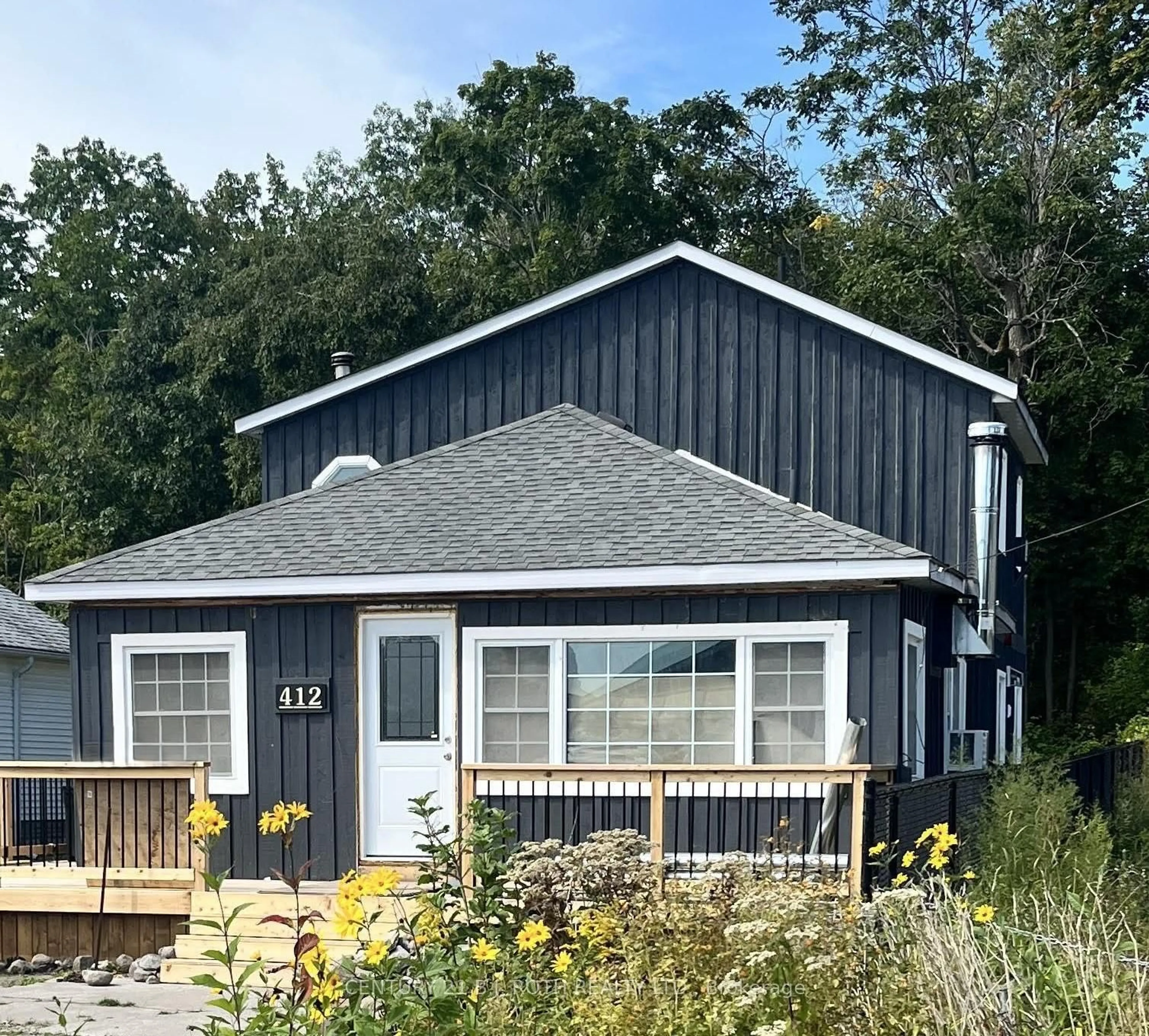 Home with vinyl exterior material, unknown for 412 Limerick Cres, Innisfil Ontario L0L 1K0