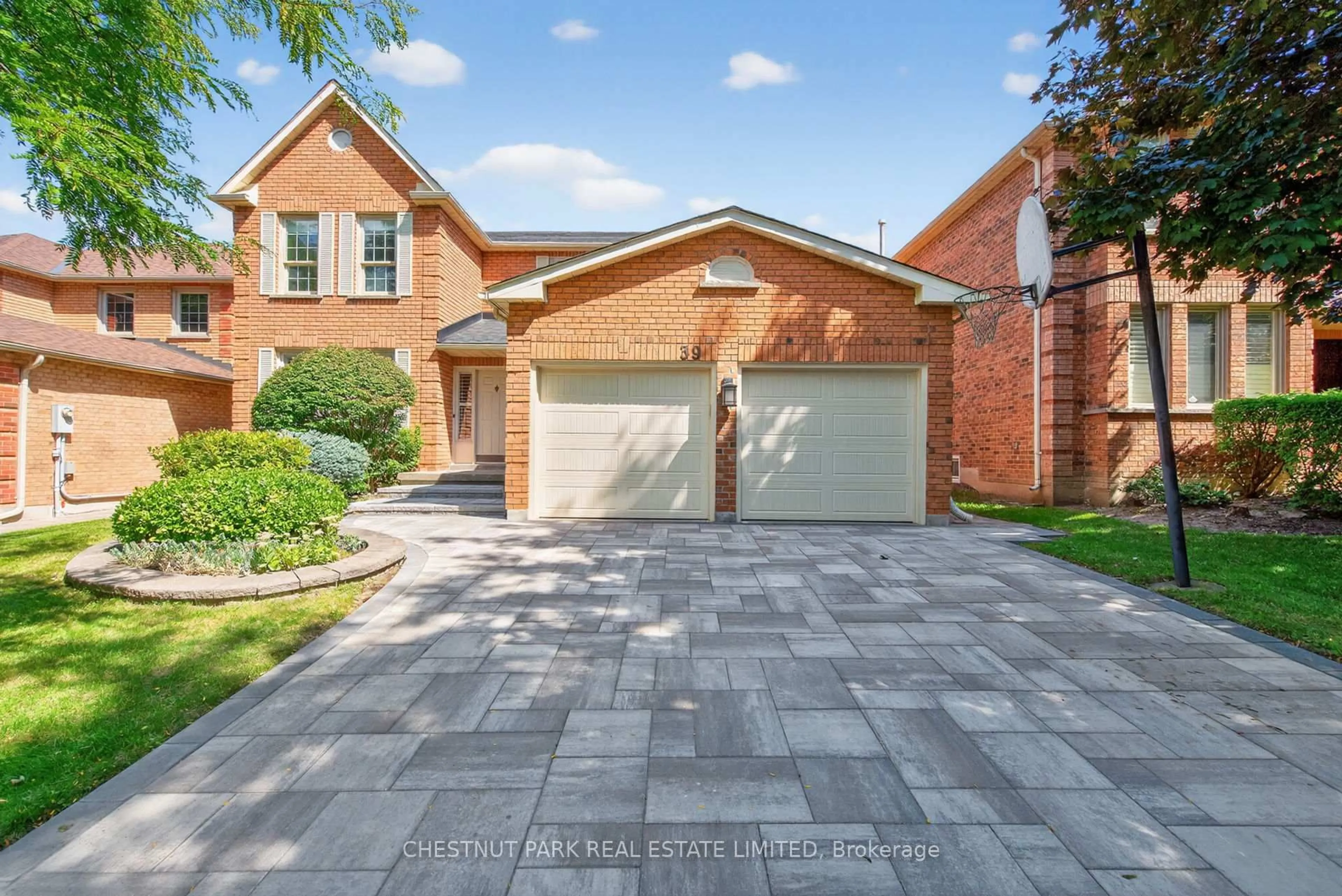 Home with brick exterior material, street for 39 Newport Sq, Vaughan Ontario L4J 7N2