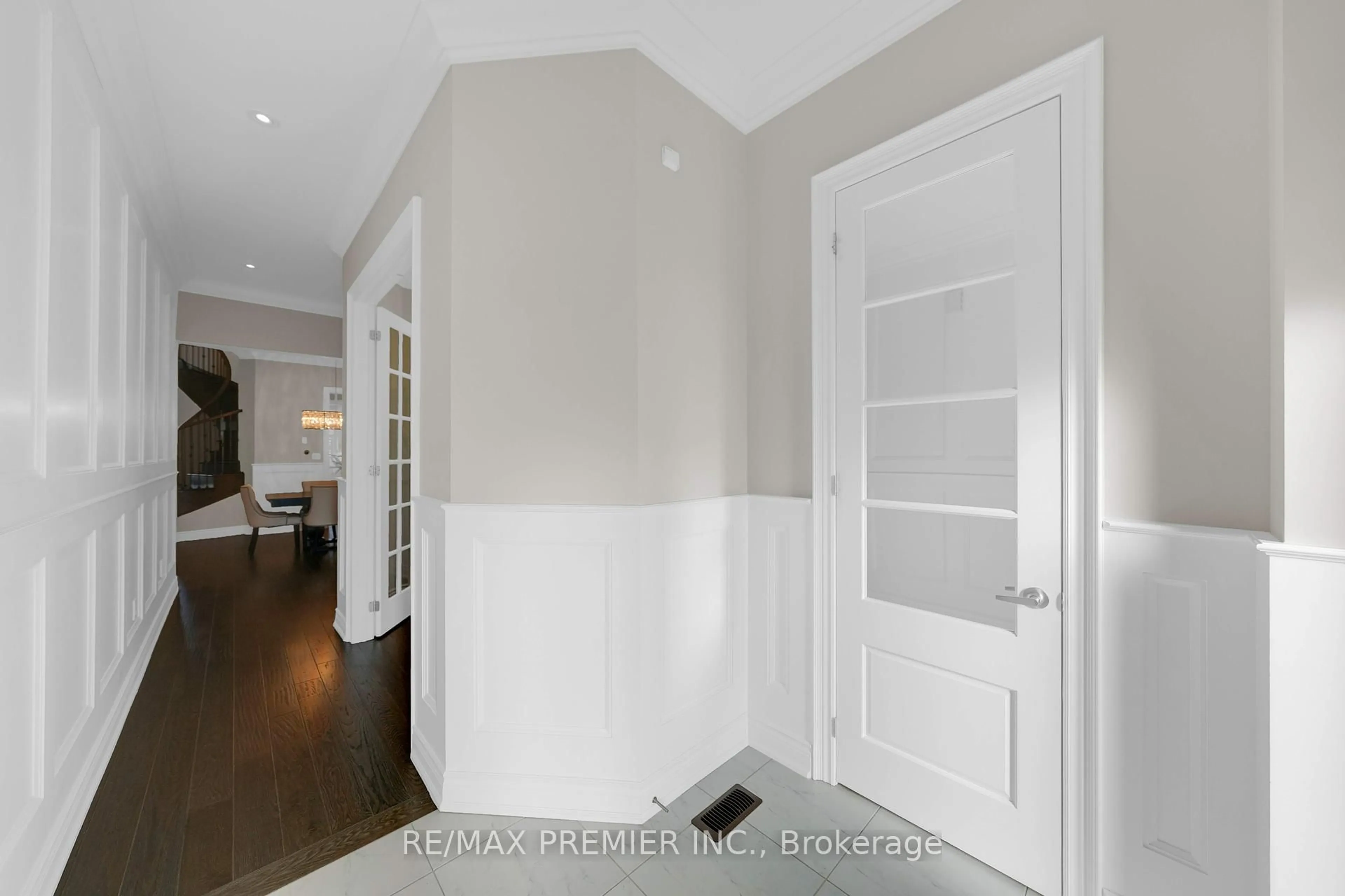 Indoor entryway for 67 Garyscholl Rd, Vaughan Ontario L4H 3R4