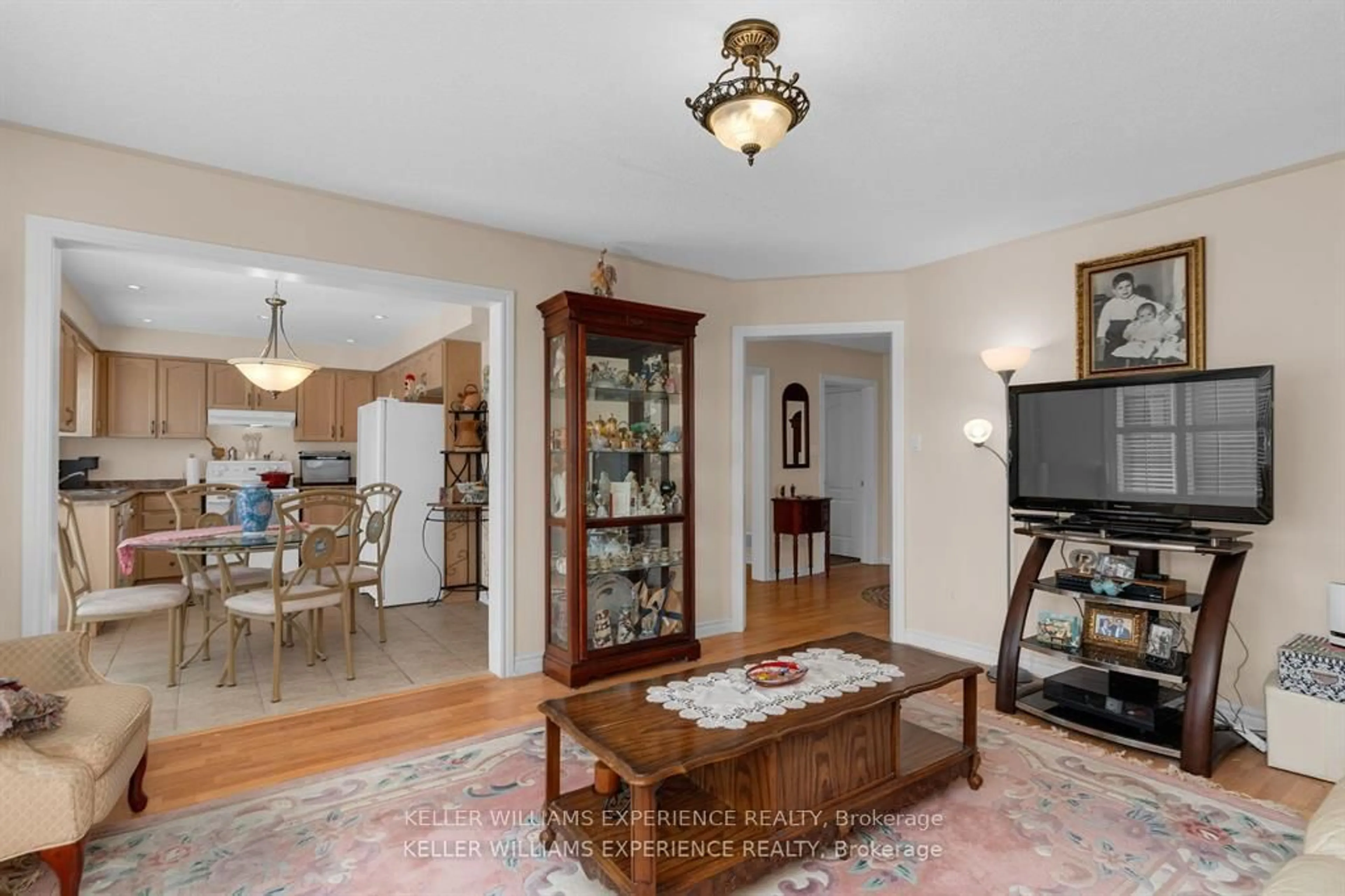 Living room with furniture, unknown for 503 Simcoe Rd, Bradford West Gwillimbury Ontario L3Z 3C4
