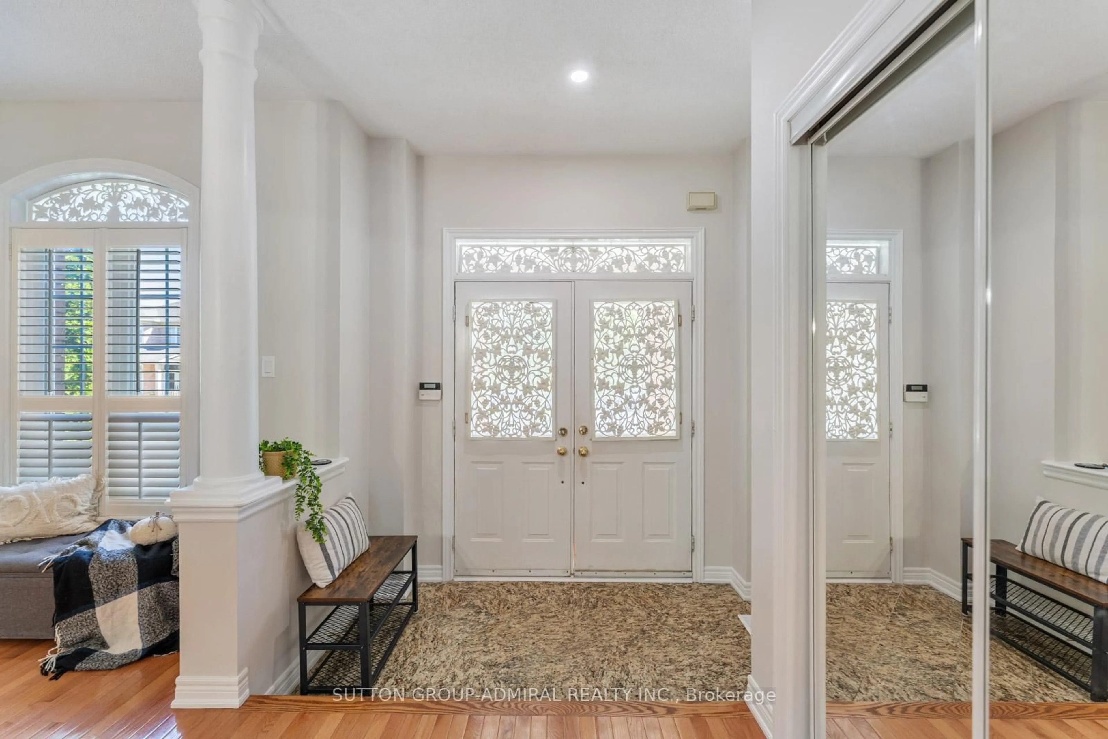 Indoor entryway for 16 Appleview Rd, Markham Ontario L6E 1Y4