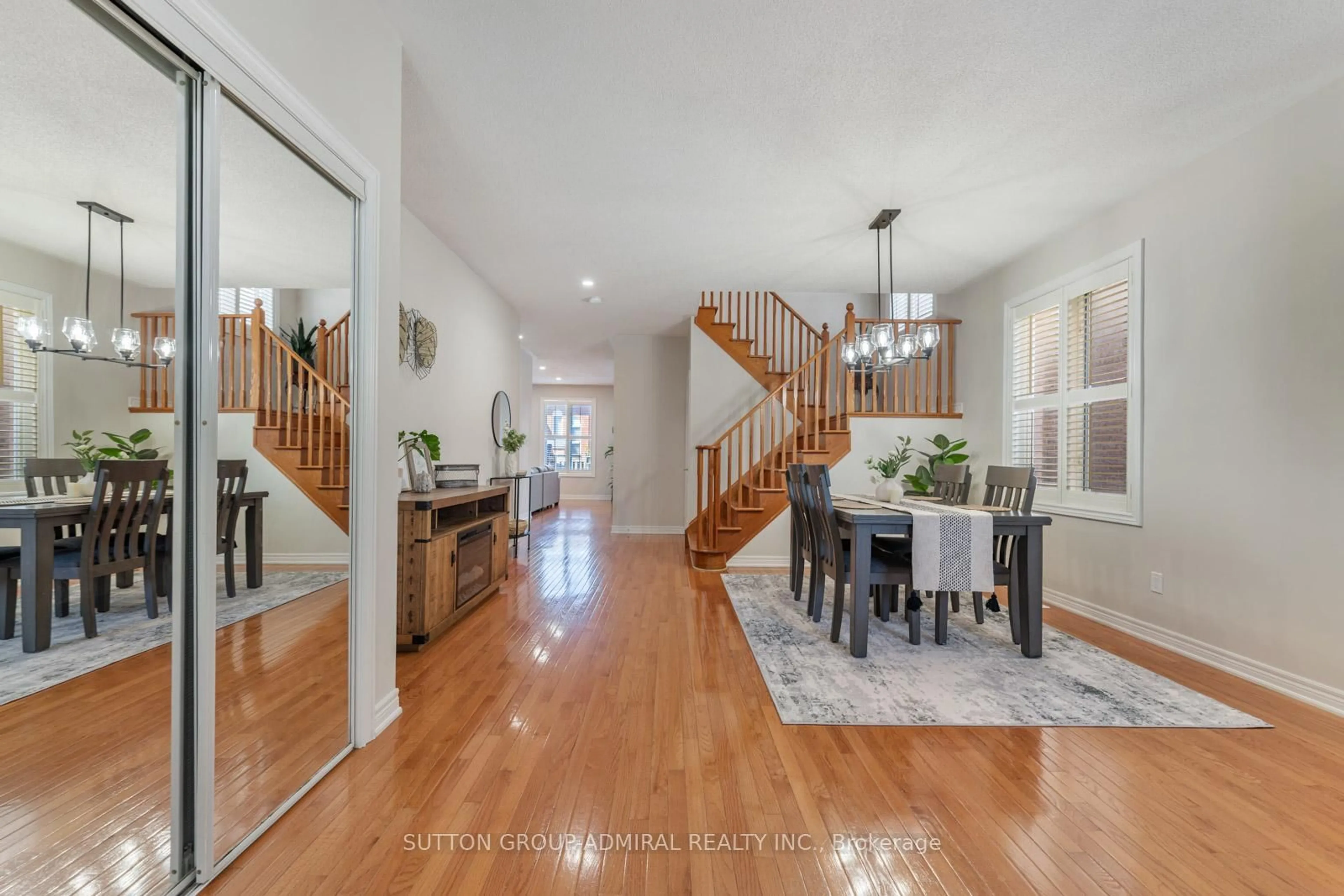 Indoor entryway for 16 Appleview Rd, Markham Ontario L6E 1Y4
