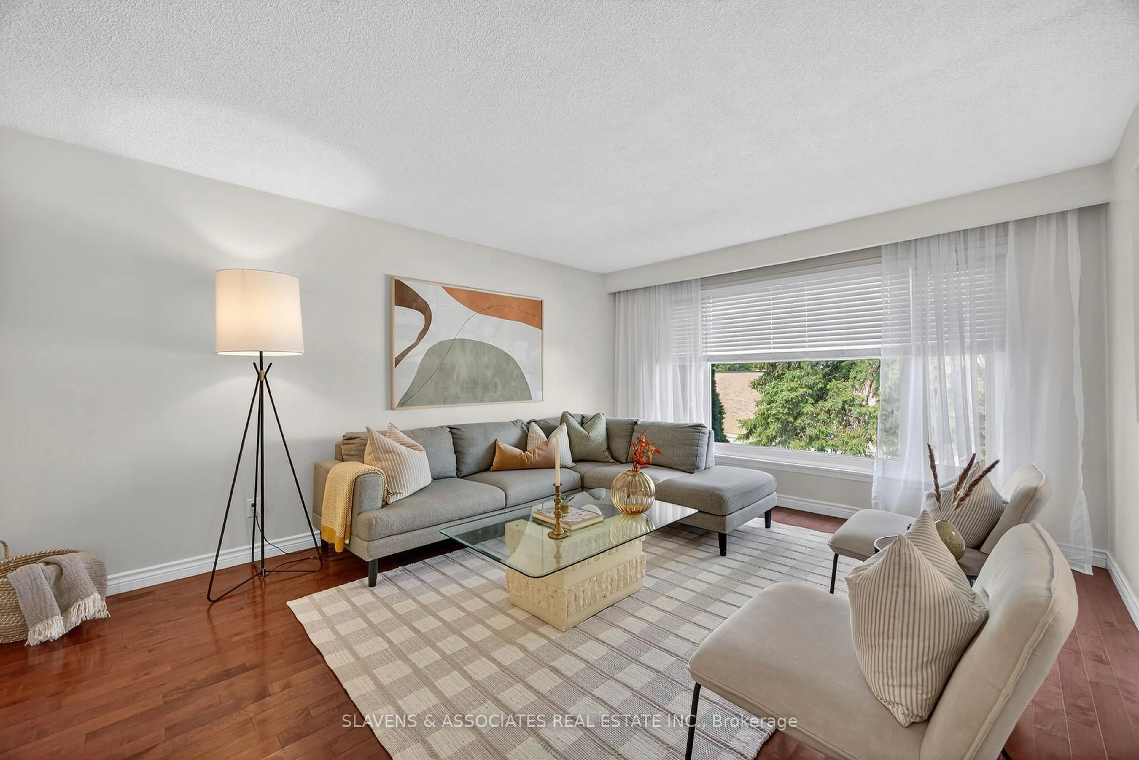 Living room with furniture, unknown for 5 Rogers Rd, New Tecumseth Ontario L0G 1W0