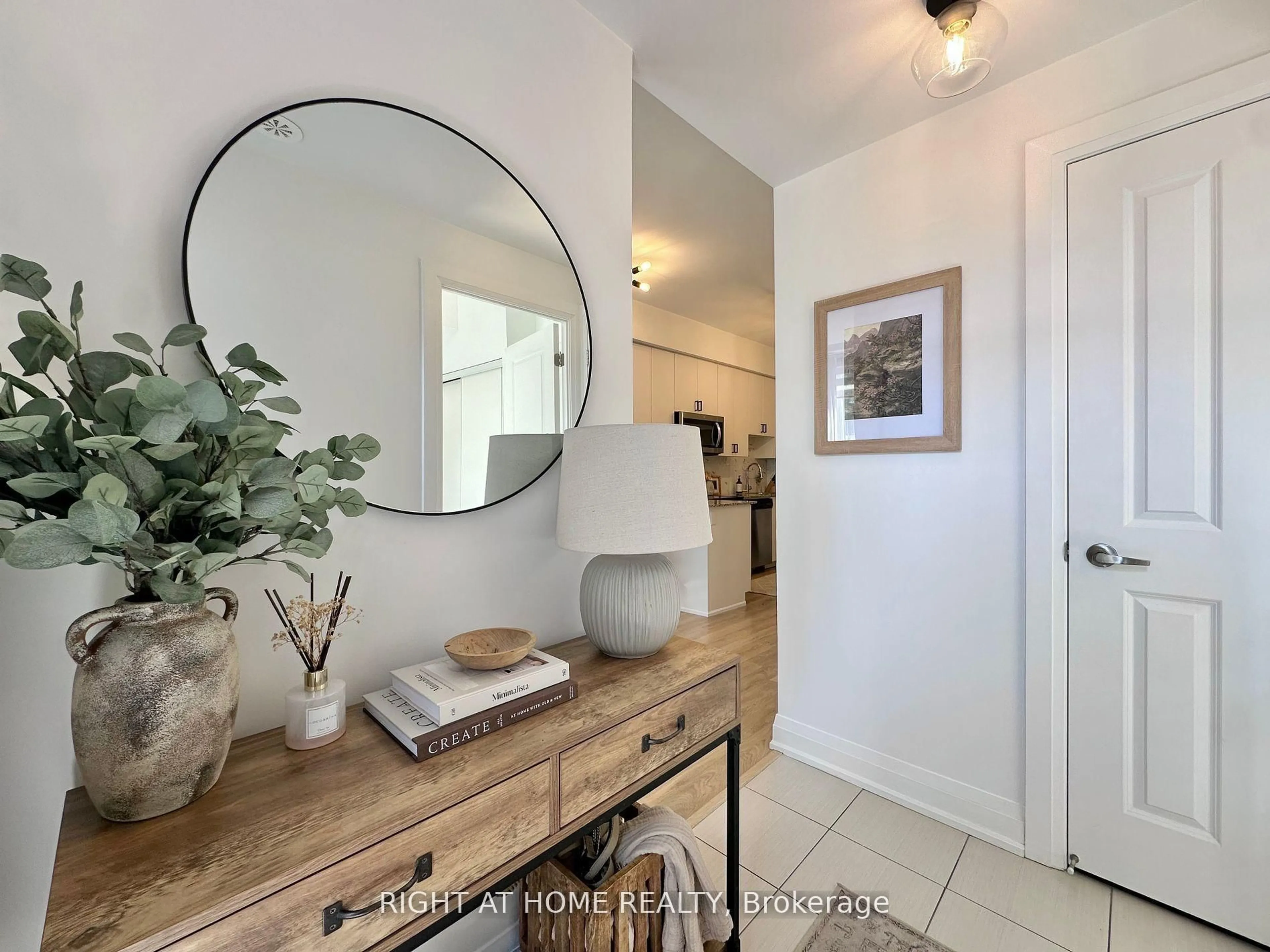 Indoor entryway for 5299 HWY 7 Highway #C801, Vaughan Ontario L4L 0J1