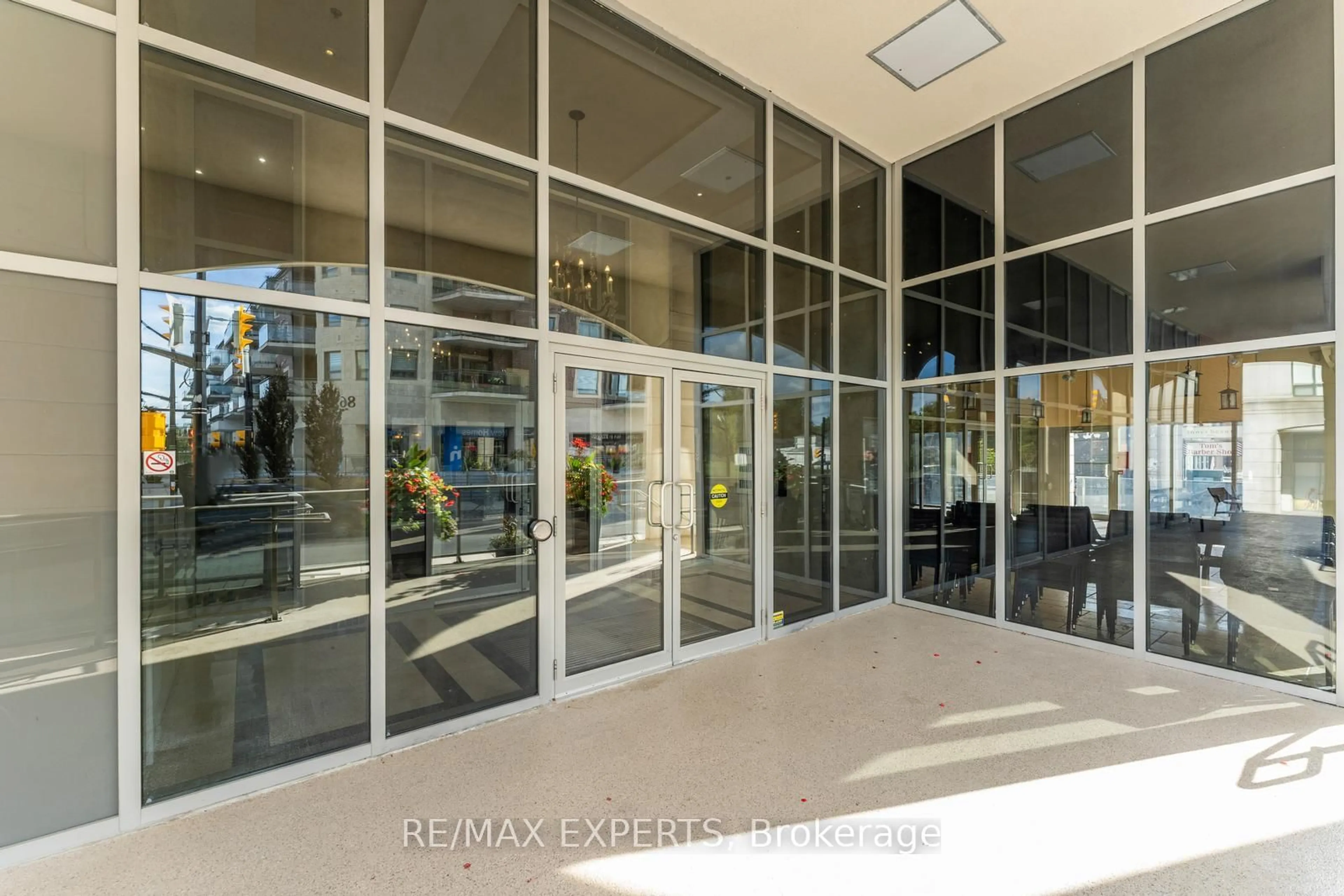 Indoor foyer for 83 Woodbridge Ave #506, Vaughan Ontario L4L 0C8
