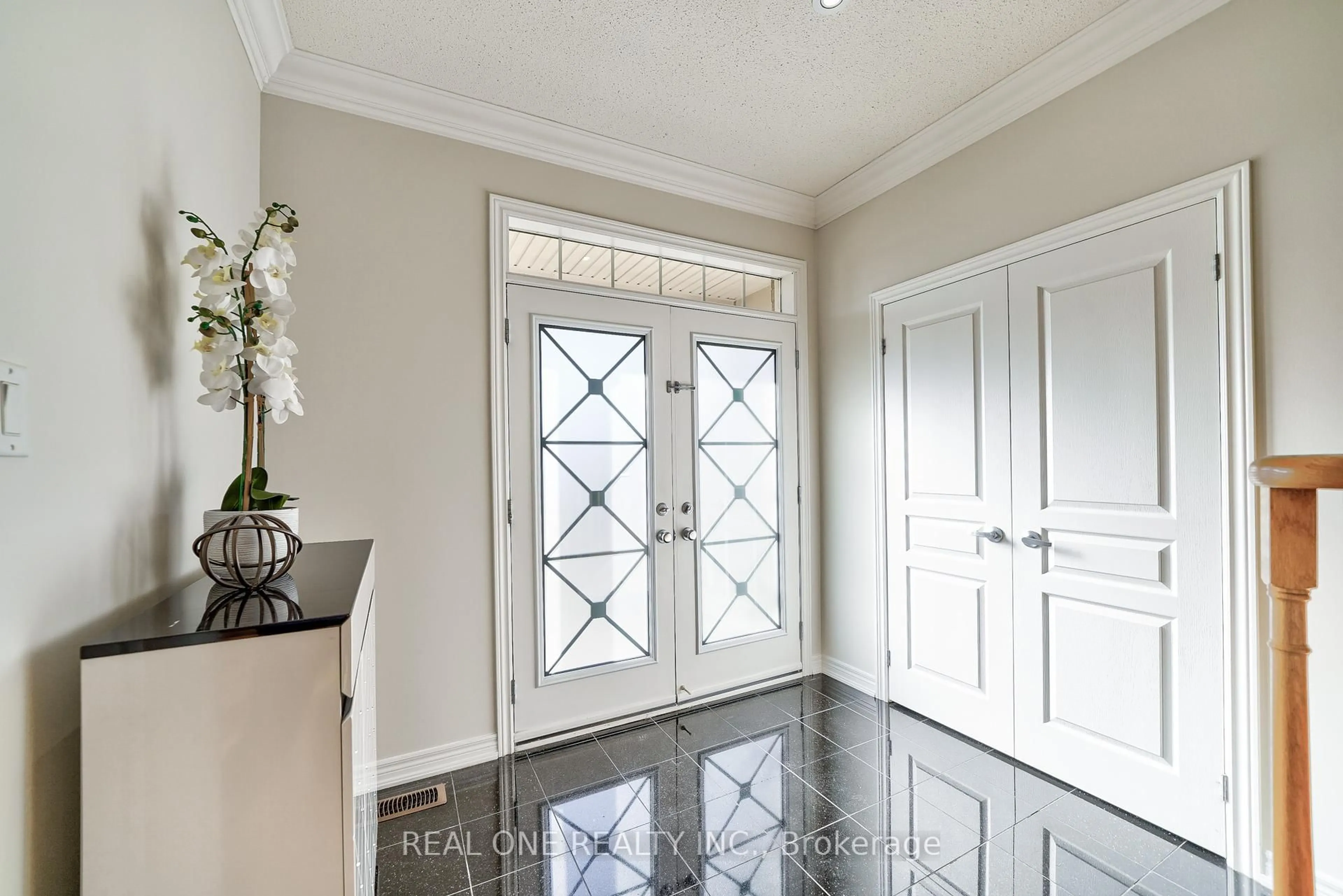 Indoor entryway for 29 Seiffer Cres, Richmond Hill Ontario L4E 0J1