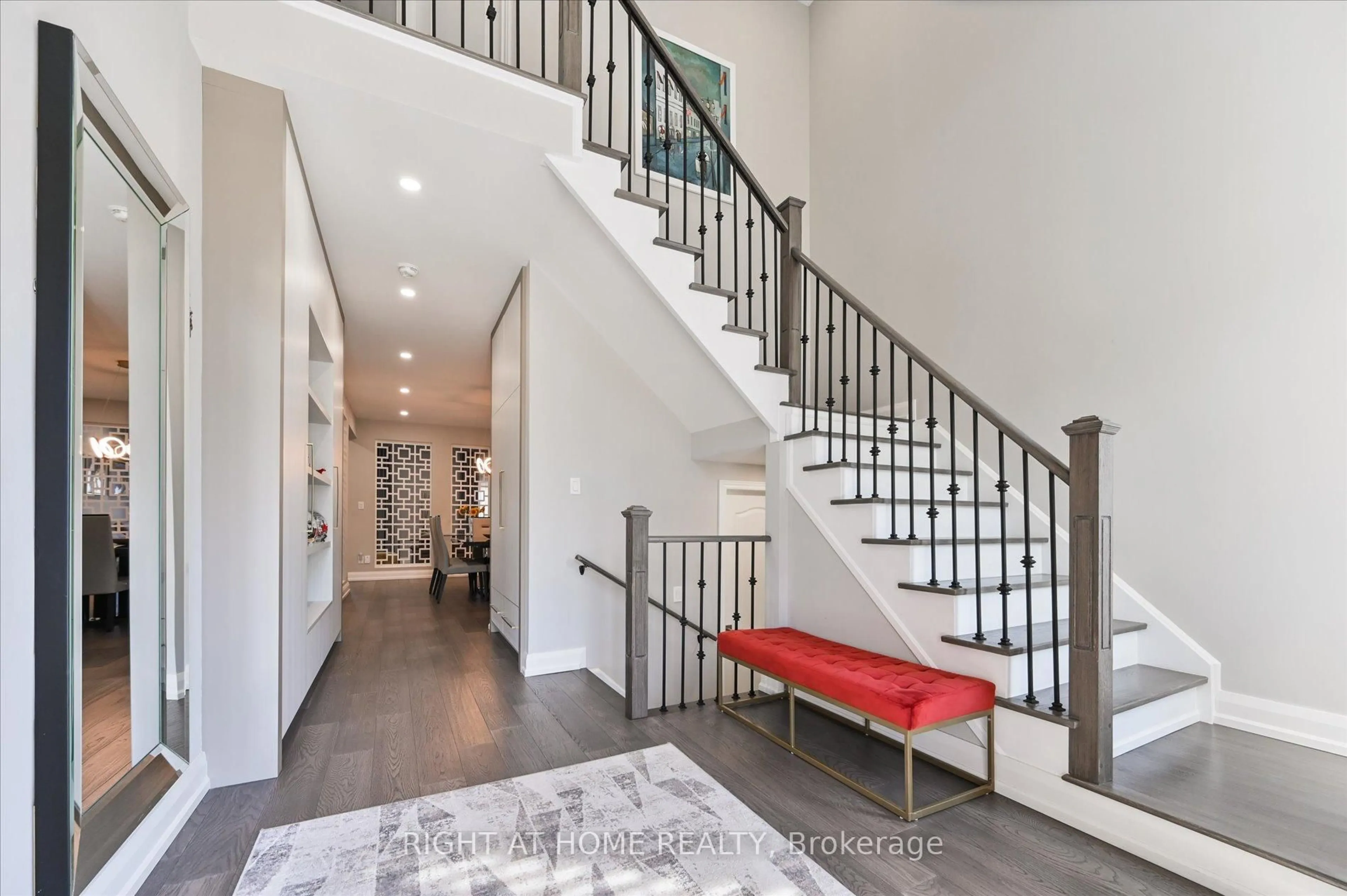 Indoor entryway for 250 Rivermill Cres, Vaughan Ontario L6A 0T3