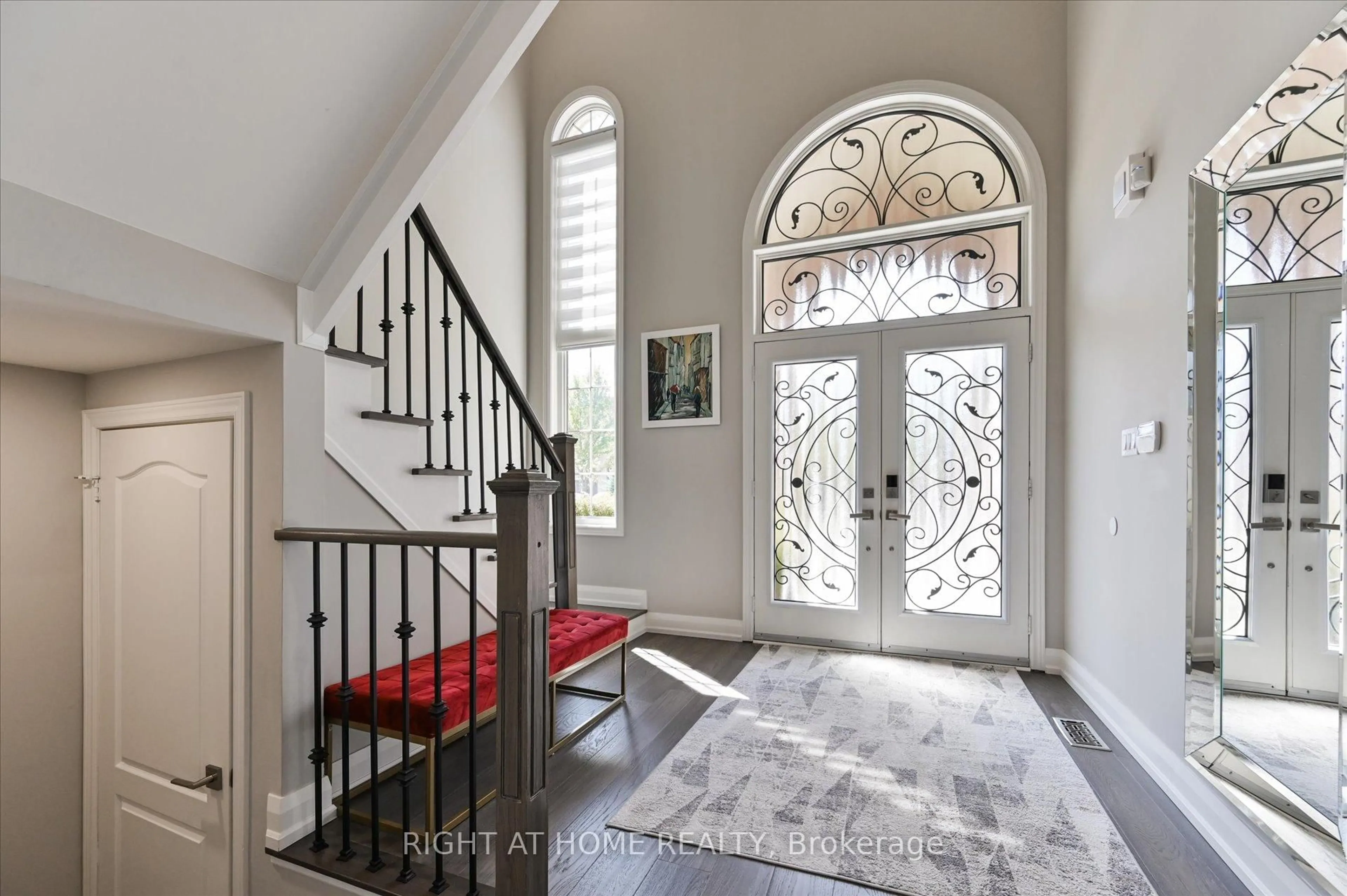 Indoor entryway for 250 Rivermill Cres, Vaughan Ontario L6A 0T3