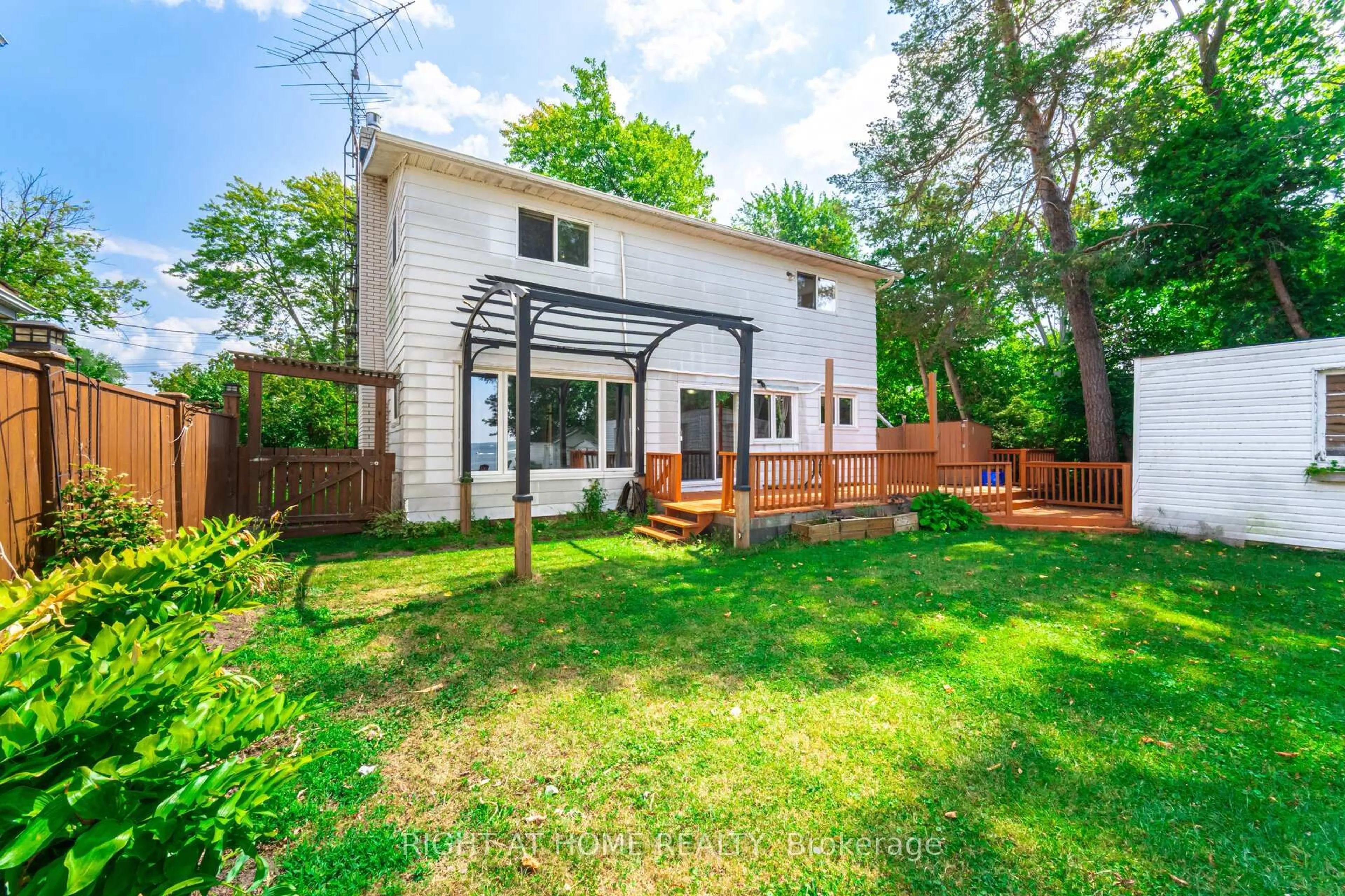 Unknown for 428 Lake Dr, Georgina Ontario L4P 1P5