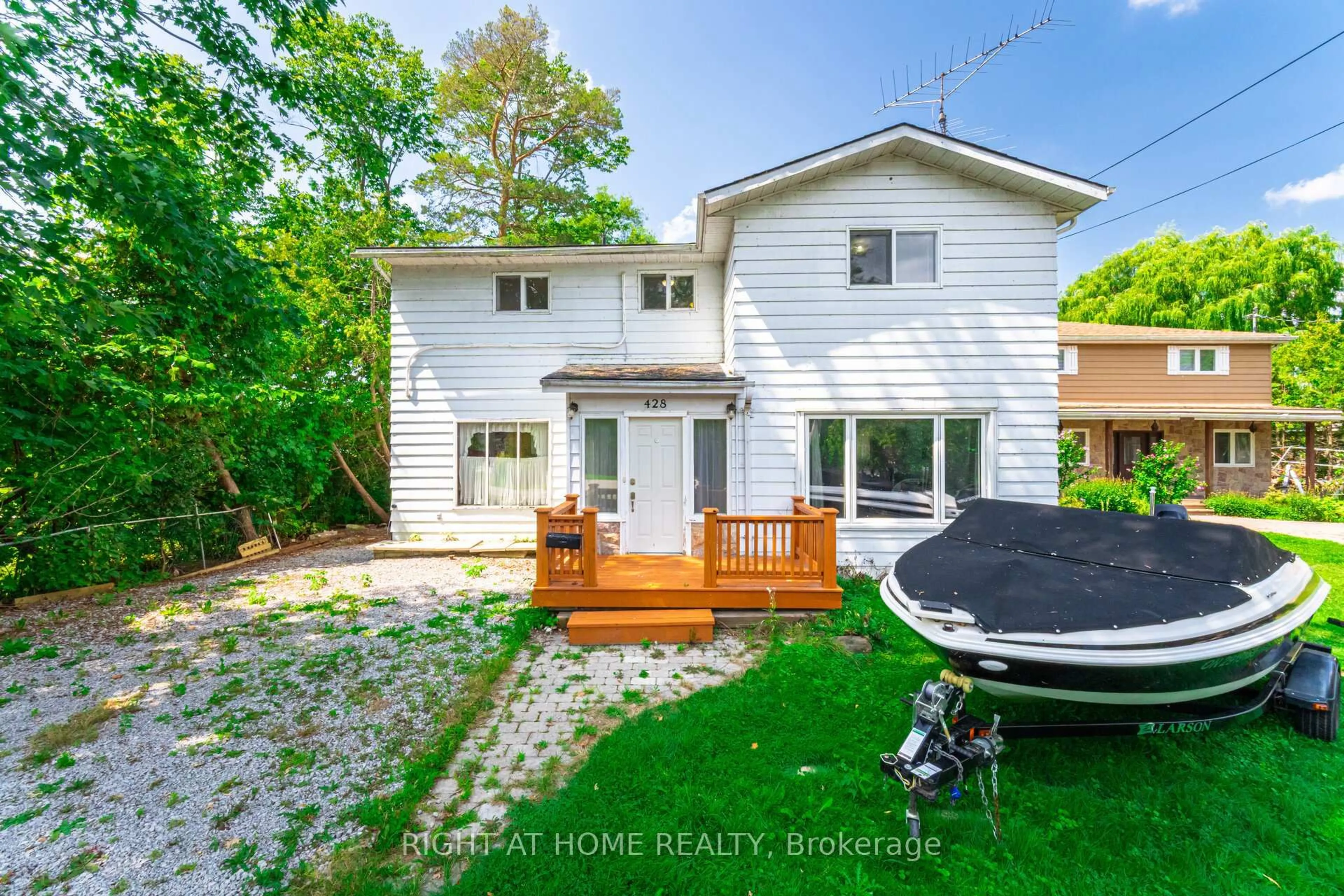 A pic from outside/outdoor area/front of a property/back of a property/a pic from drone, unknown for 428 Lake Dr, Georgina Ontario L4P 1P5