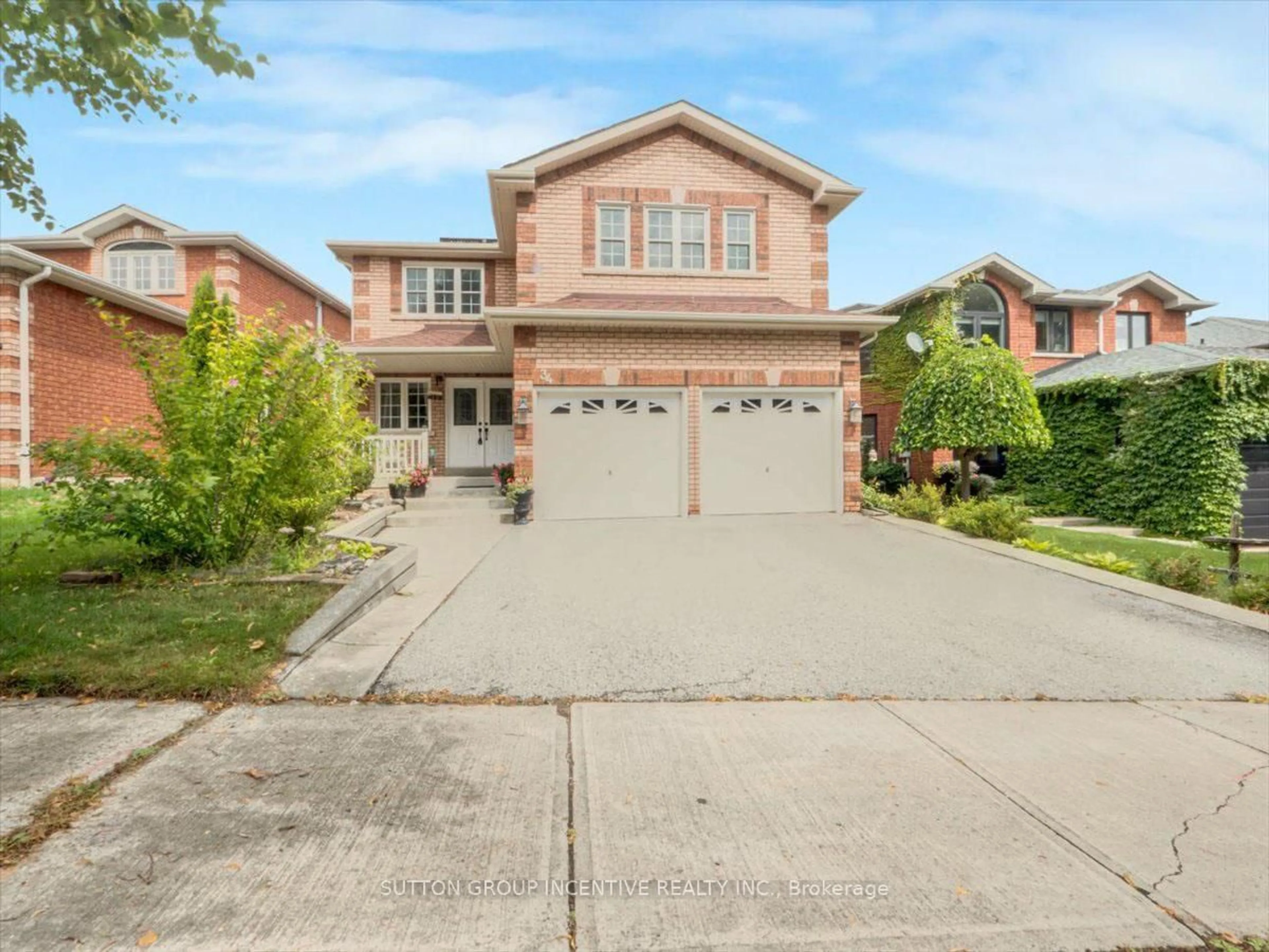 Home with brick exterior material, street for 34 Prince Dr, Bradford West Gwillimbury Ontario L3Z 3B7